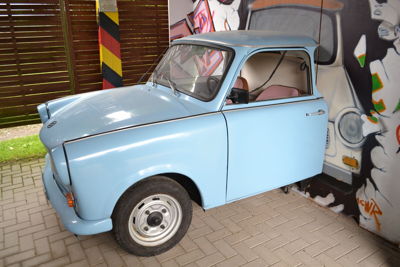 Nikon D3100 sample photo. Ddr, auto, light blue photography