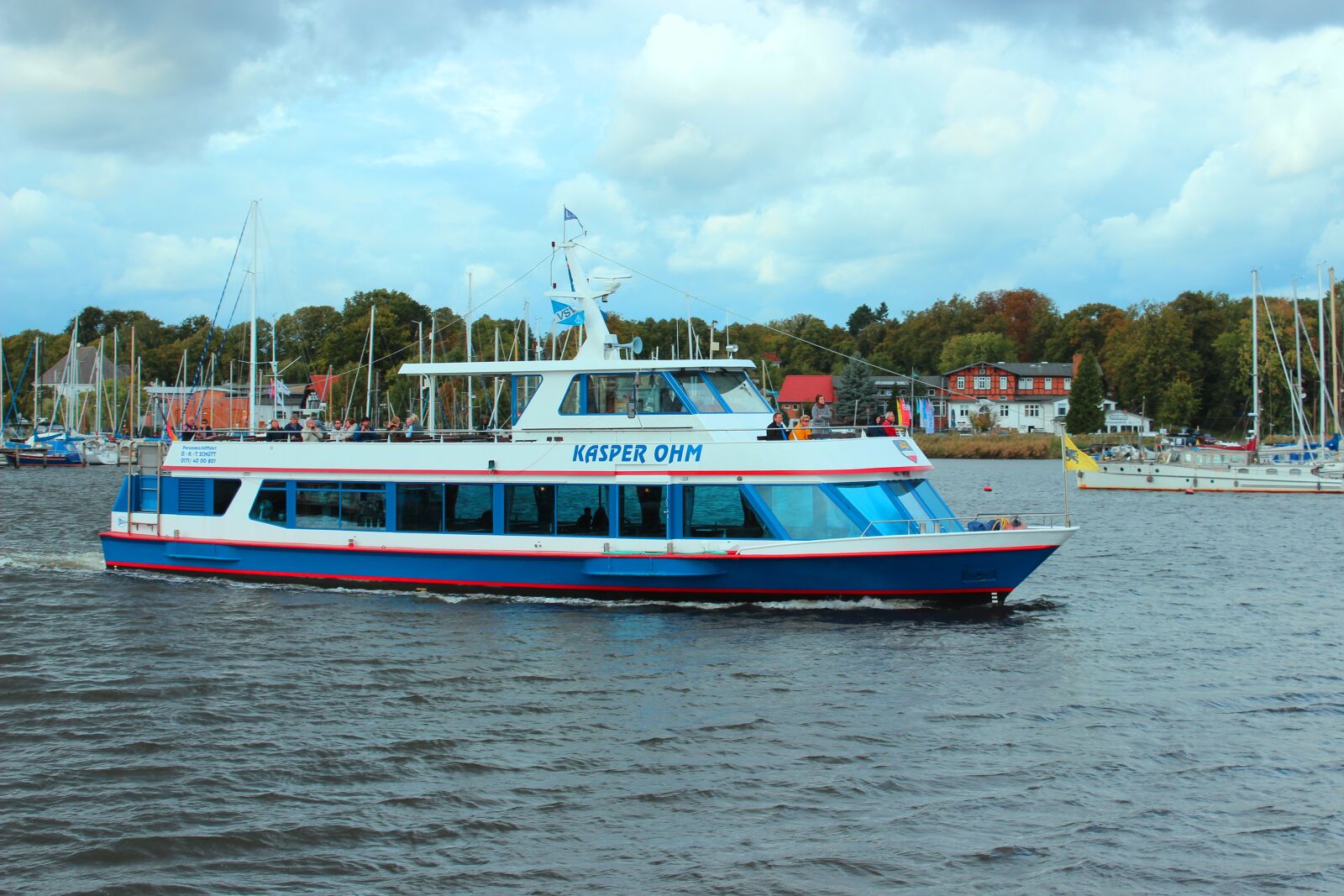 Canon EOS 600D (Rebel EOS T3i / EOS Kiss X5) sample photo. Passenger ship, harbour cruise photography