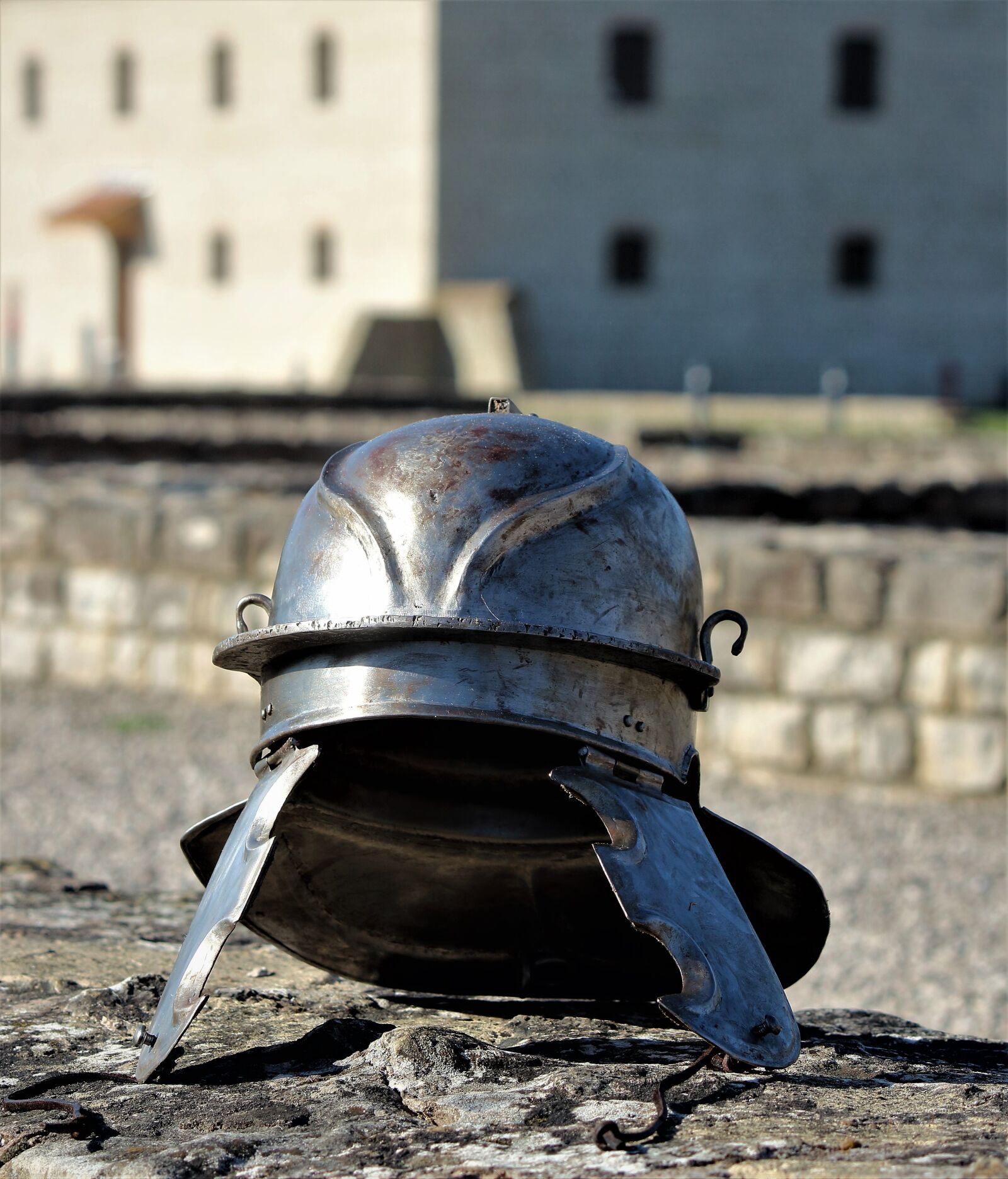 Canon EOS 1300D (EOS Rebel T6 / EOS Kiss X80) sample photo. Helm, military, protection photography