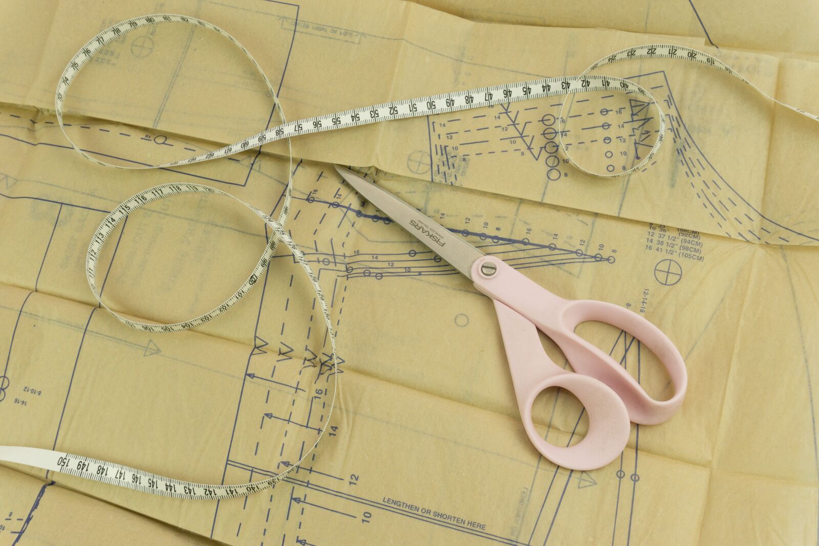 Sony E 16-50mm F3.5-5.6 PZ OSS sample photo. The formula, sewing, scissors photography