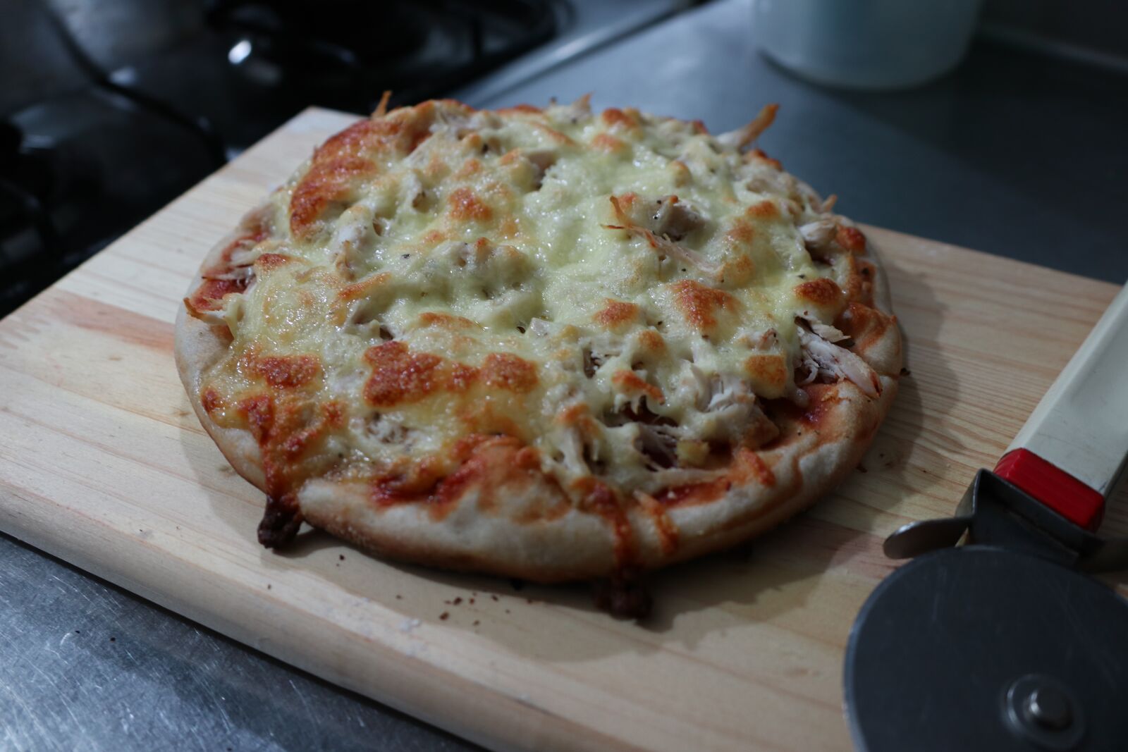 Canon EF-M 18-150mm F3.5-6.3 IS STM sample photo. Pizza, dough, food photography