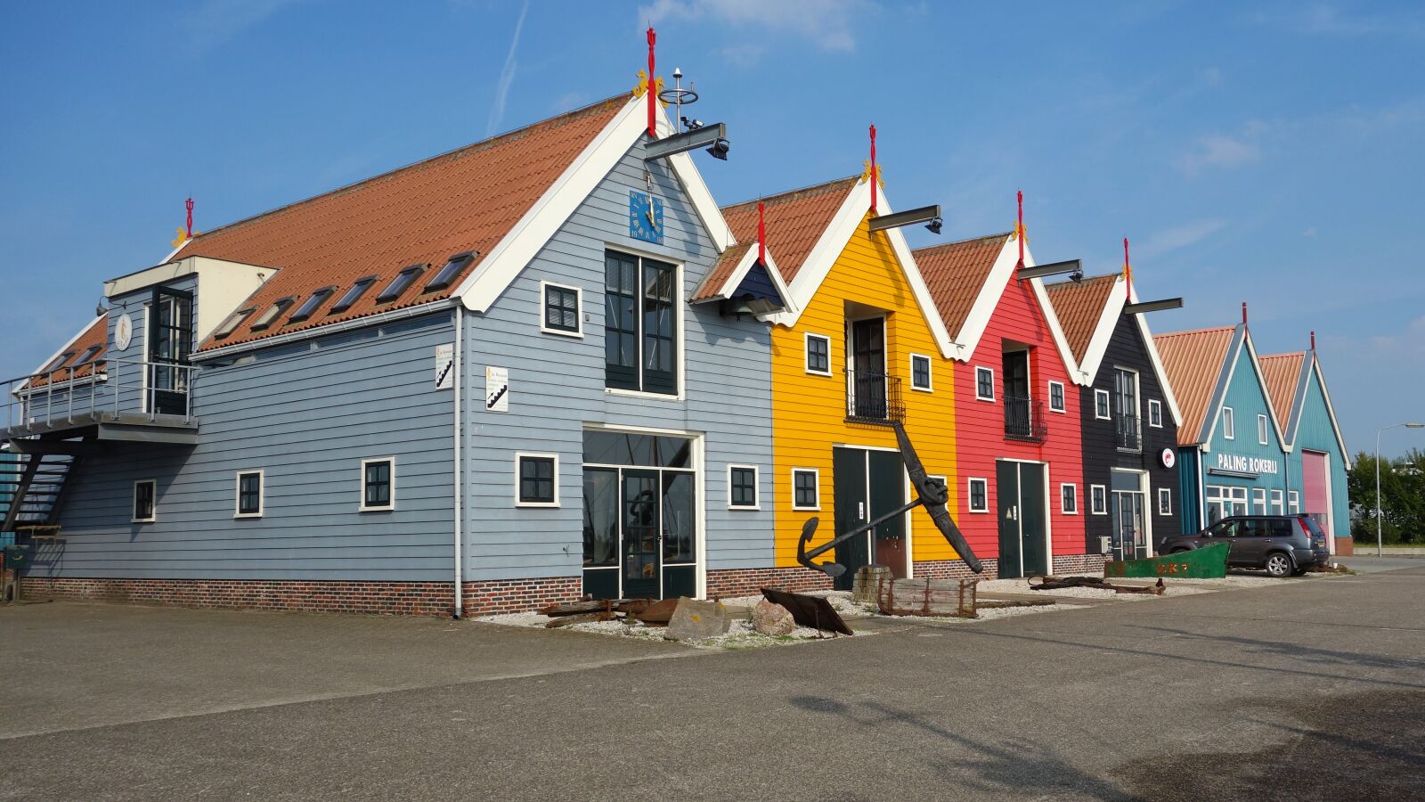 Sony Cyber-shot DSC-RX100 sample photo. Cottages, row, coloured photography