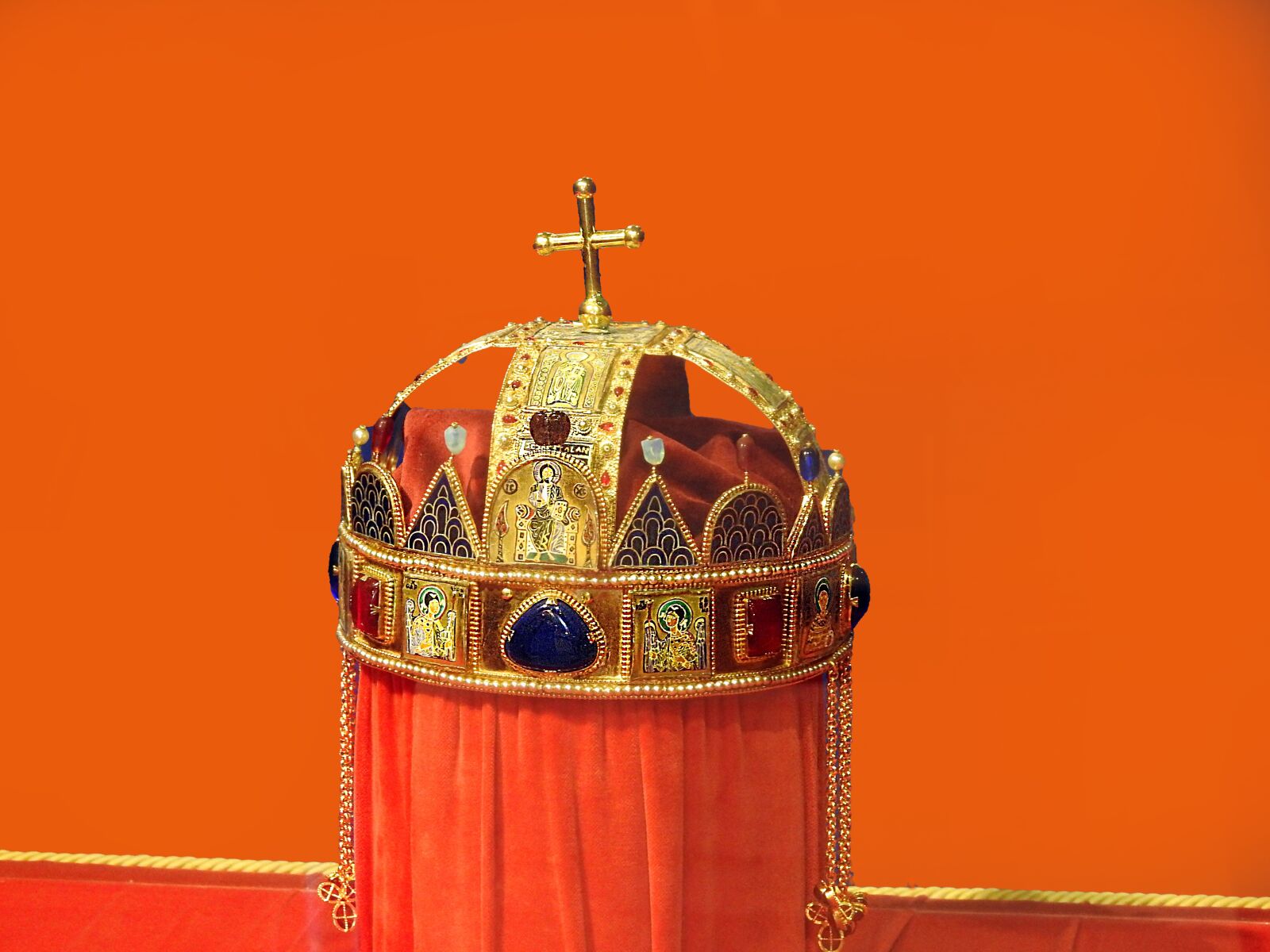 Nikon Coolpix P900 sample photo. Crown, jewelry, hungarian photography