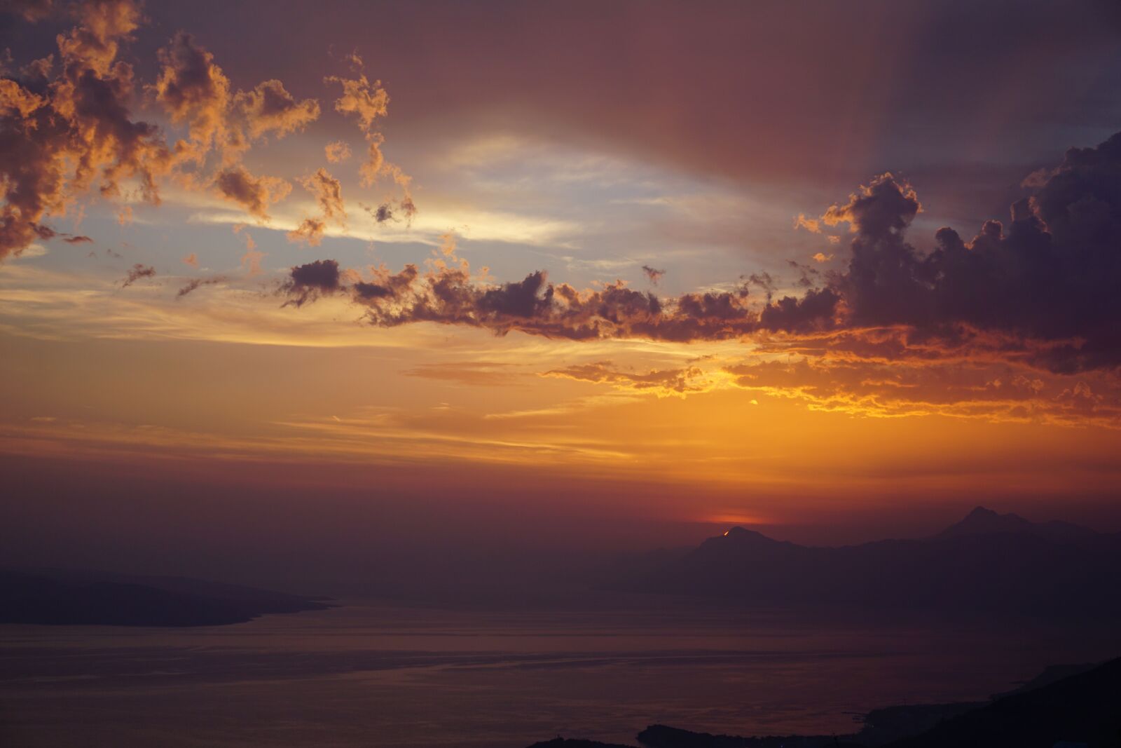 Sony E 55-210mm F4.5-6.3 OSS sample photo. Sea, sunset, mountains photography