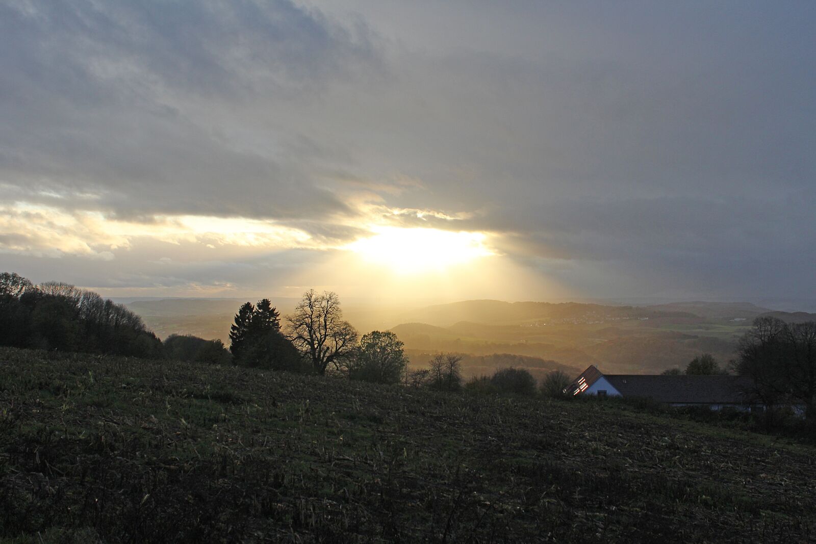 Canon EOS 1200D (EOS Rebel T5 / EOS Kiss X70 / EOS Hi) sample photo. Clouds, light, sun photography