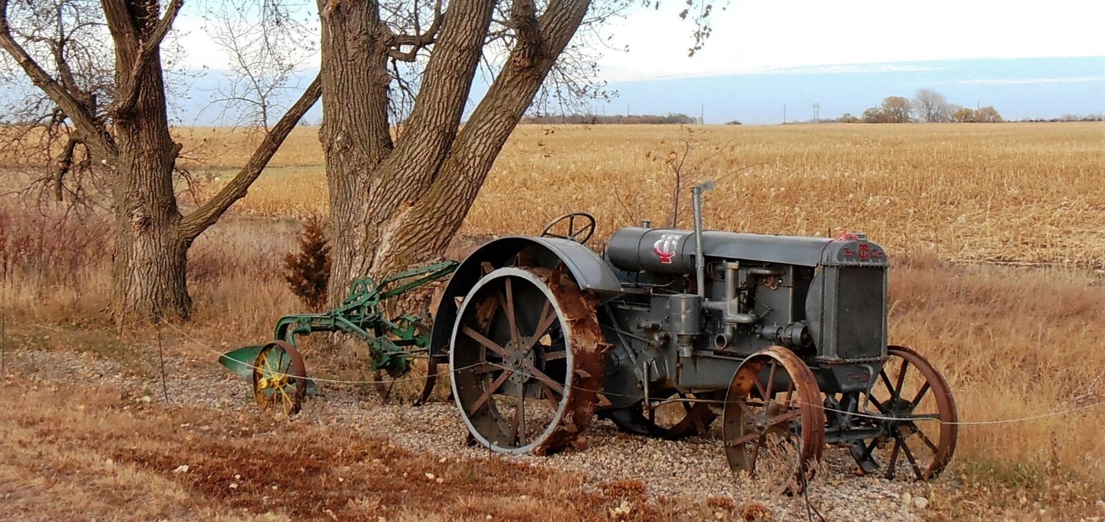 Olympus VR325,VR320,D725 sample photo. Tractor, antique, south dakota photography