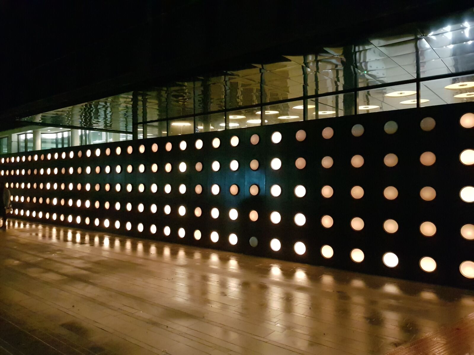 Samsung Galaxy S8 sample photo. Google, london, city life photography