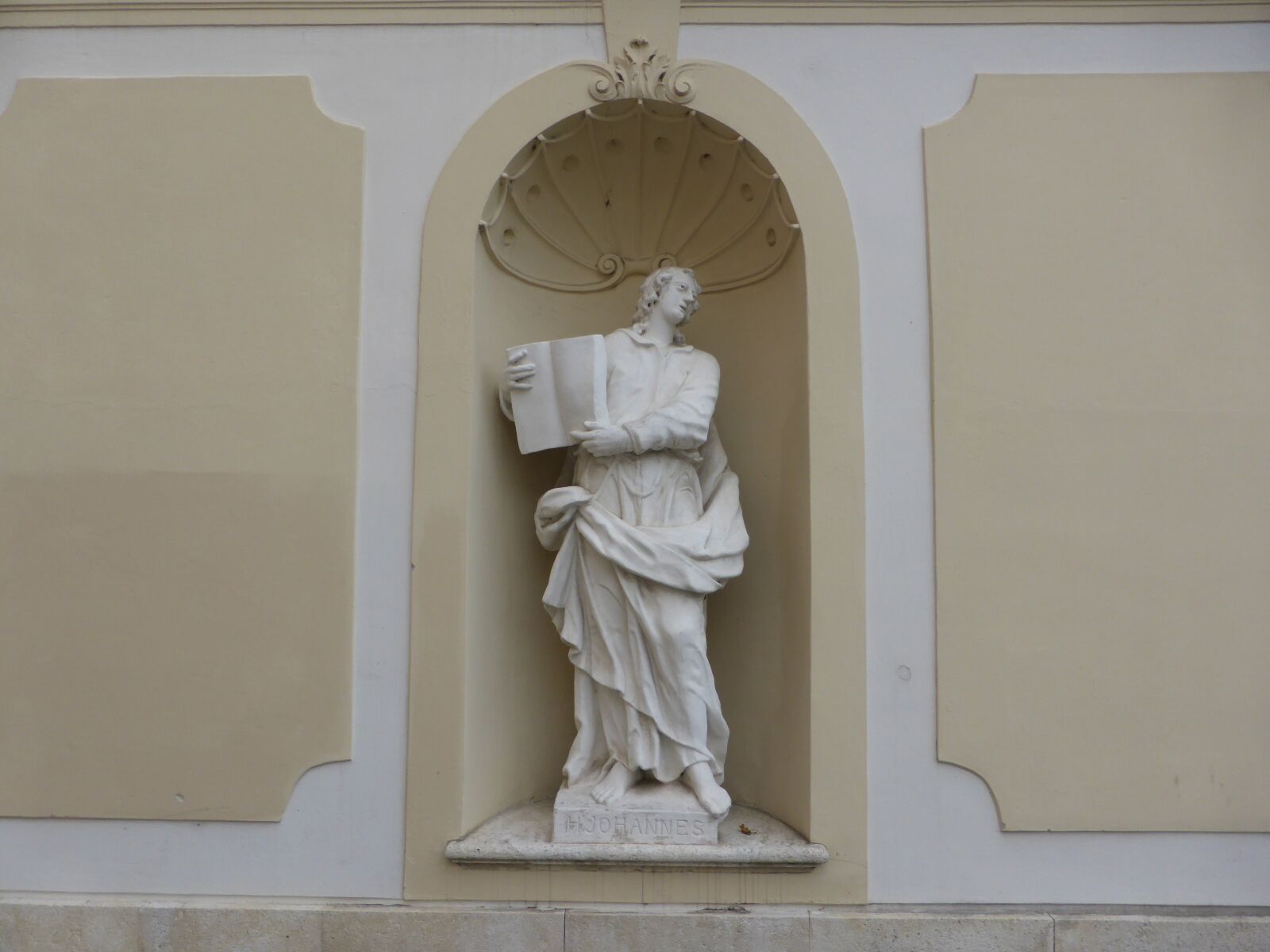 Panasonic Lumix DMC-ZS30 (Lumix DMC-TZ40) sample photo. Statue, figure, sculpture photography