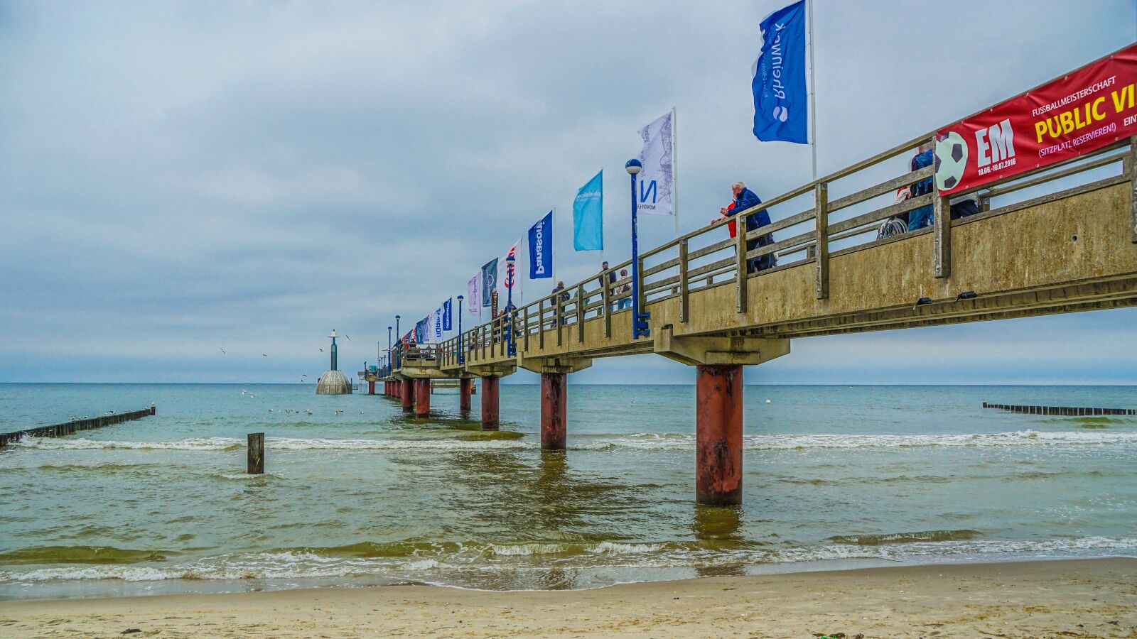 Sony DT 18-135mm F3.5-5.6 SAM sample photo. North sea, water, coast photography