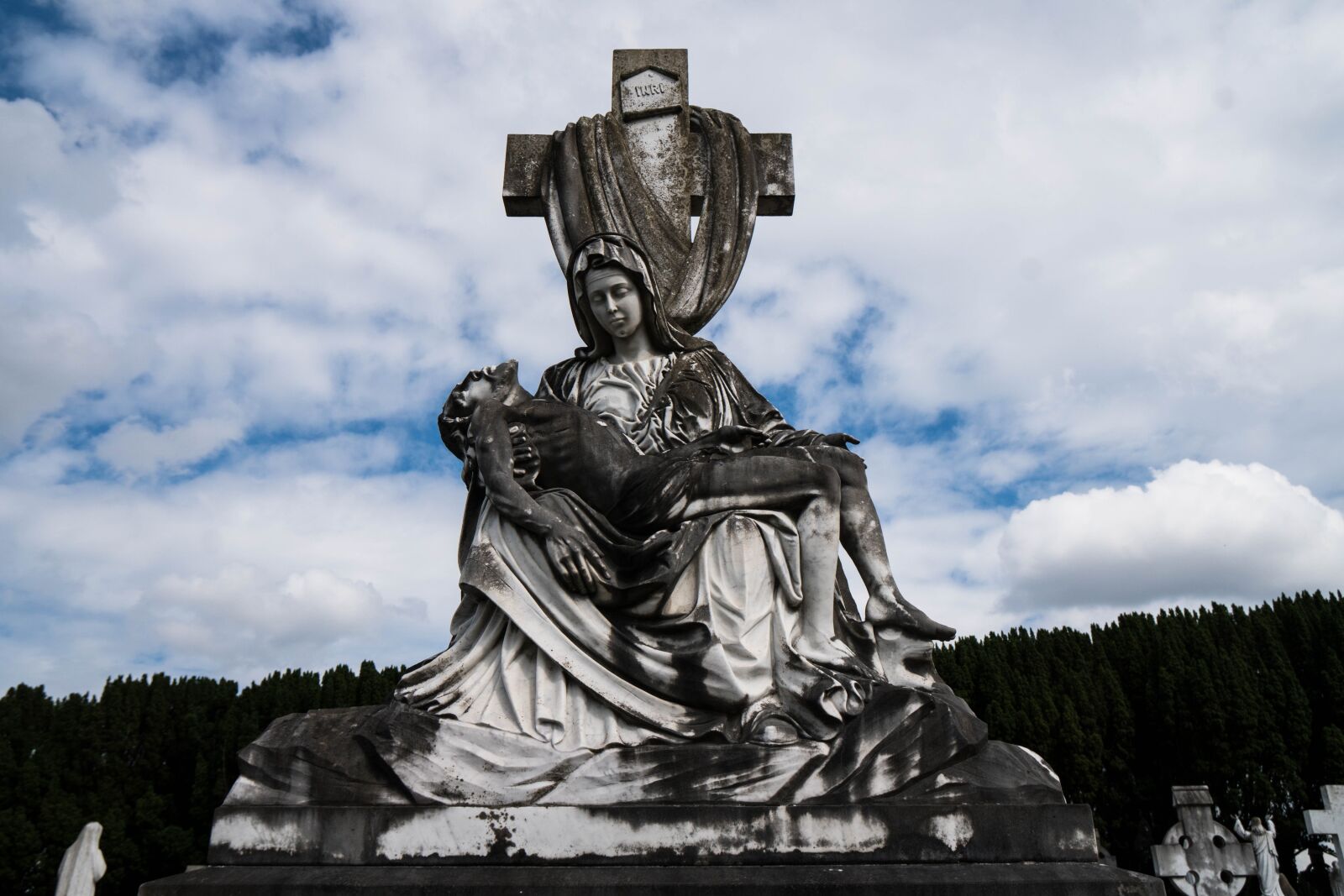 Sony a6500 + Sony Vario-Tessar T* E 16-70mm F4 ZA OSS sample photo. Glasnevin, dublin, ireland photography