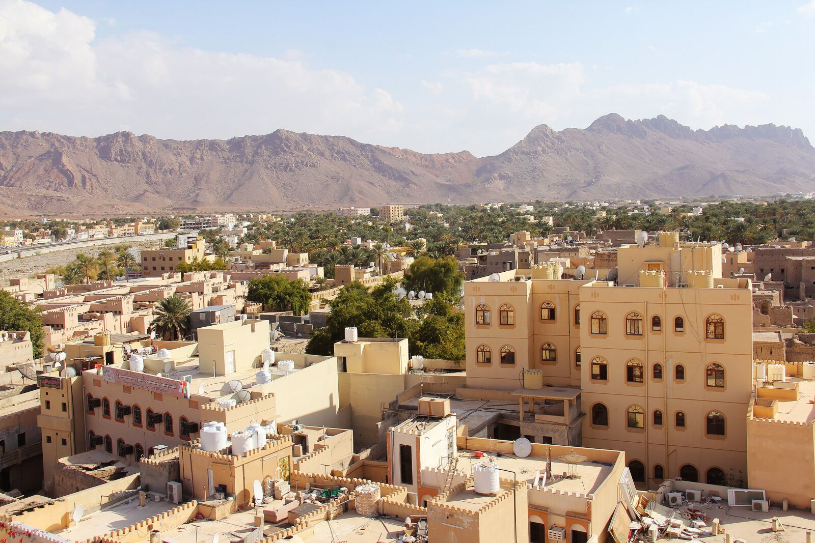 Canon EF-S 18-200mm F3.5-5.6 IS sample photo. Nizwa city, city, beautiful photography