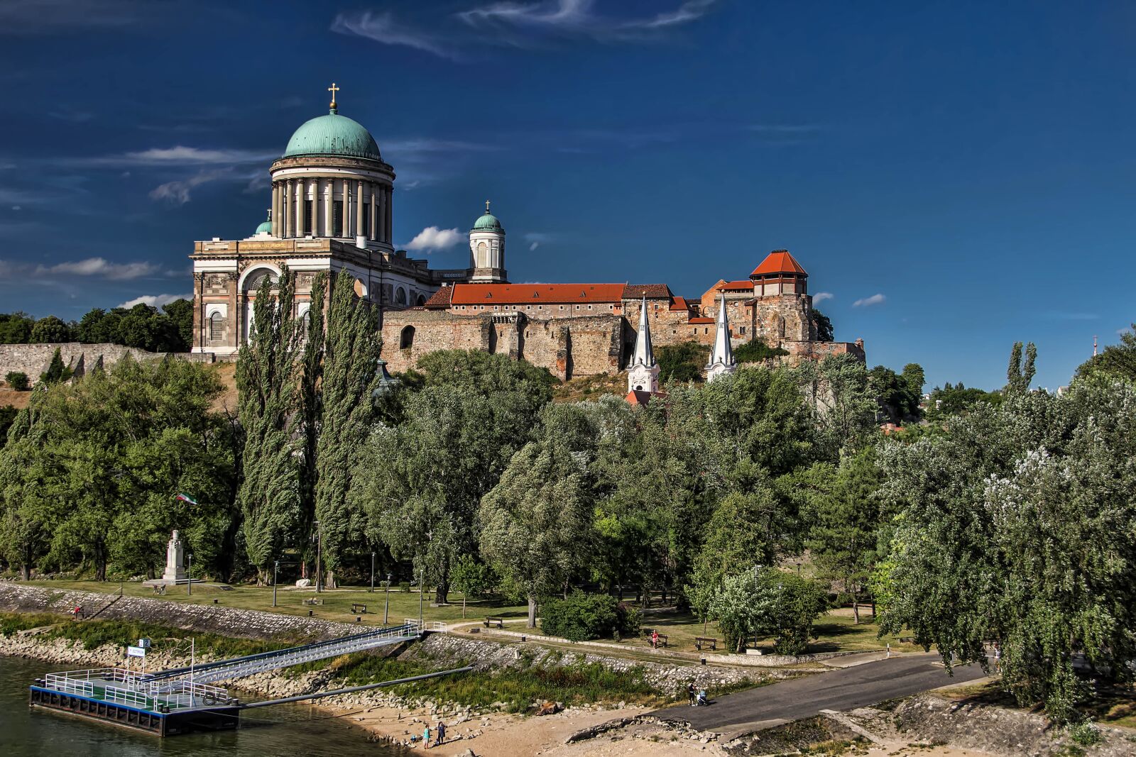 Canon EOS 600D (Rebel EOS T3i / EOS Kiss X5) sample photo. Esztergom, hungary, the basilica photography