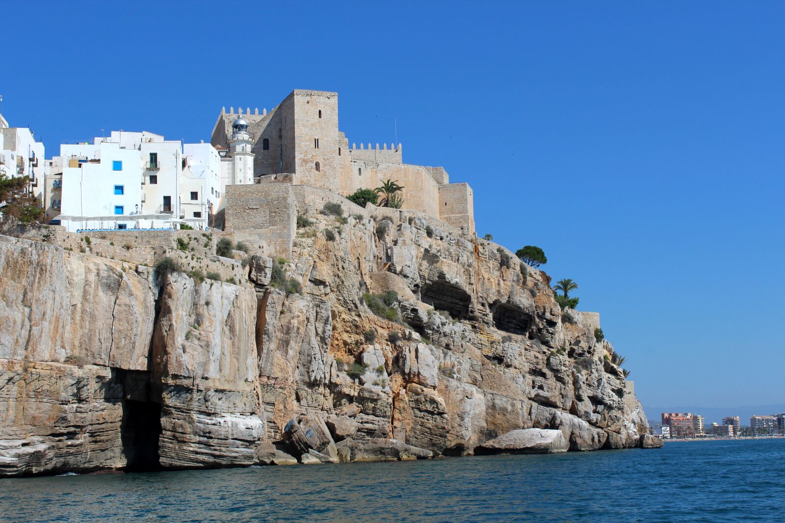 Canon EOS 1300D (EOS Rebel T6 / EOS Kiss X80) sample photo. Castle, city, sea photography
