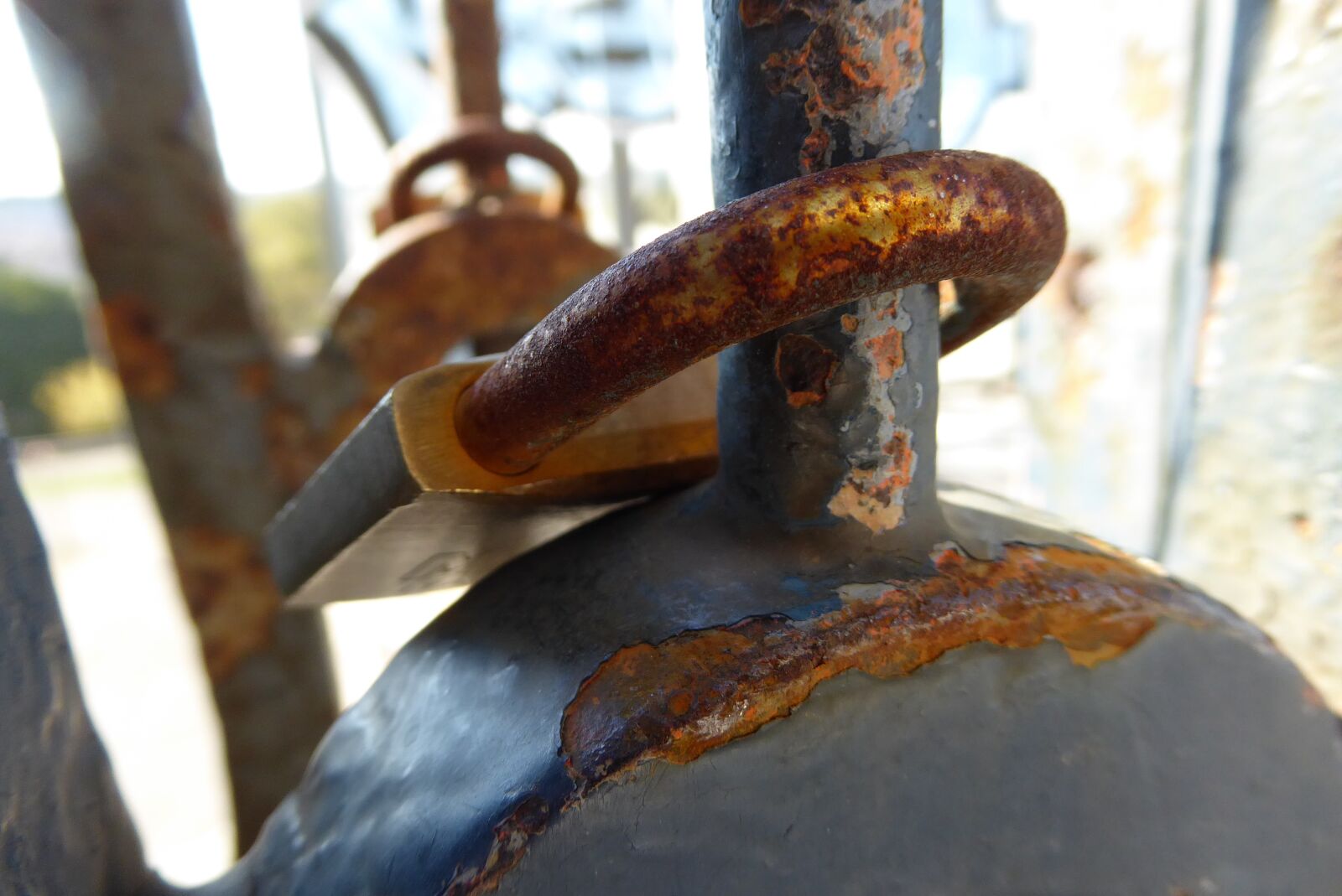 Panasonic Lumix DMC-ZS50 (Lumix DMC-TZ70) sample photo. Lock, rust, fence photography