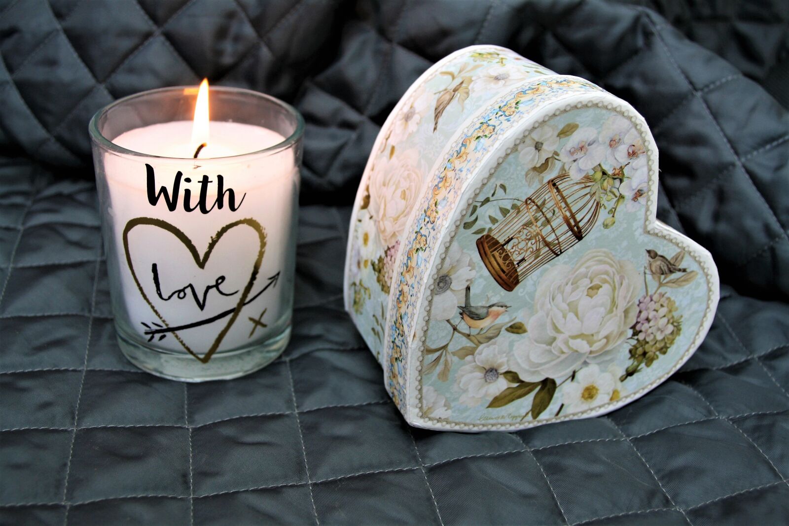 Canon EOS 400D (EOS Digital Rebel XTi / EOS Kiss Digital X) sample photo. Candle, mood, heart photography