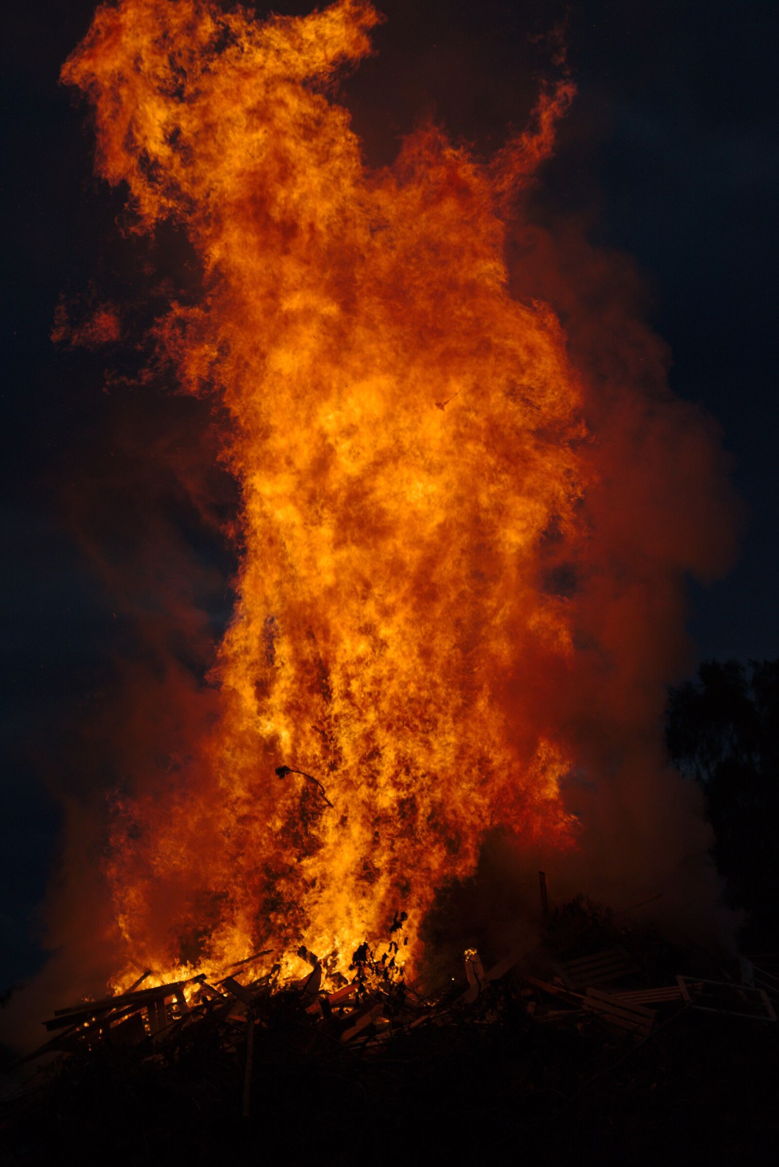 Canon EOS 750D (EOS Rebel T6i / EOS Kiss X8i) sample photo. Fire, sky, flame photography