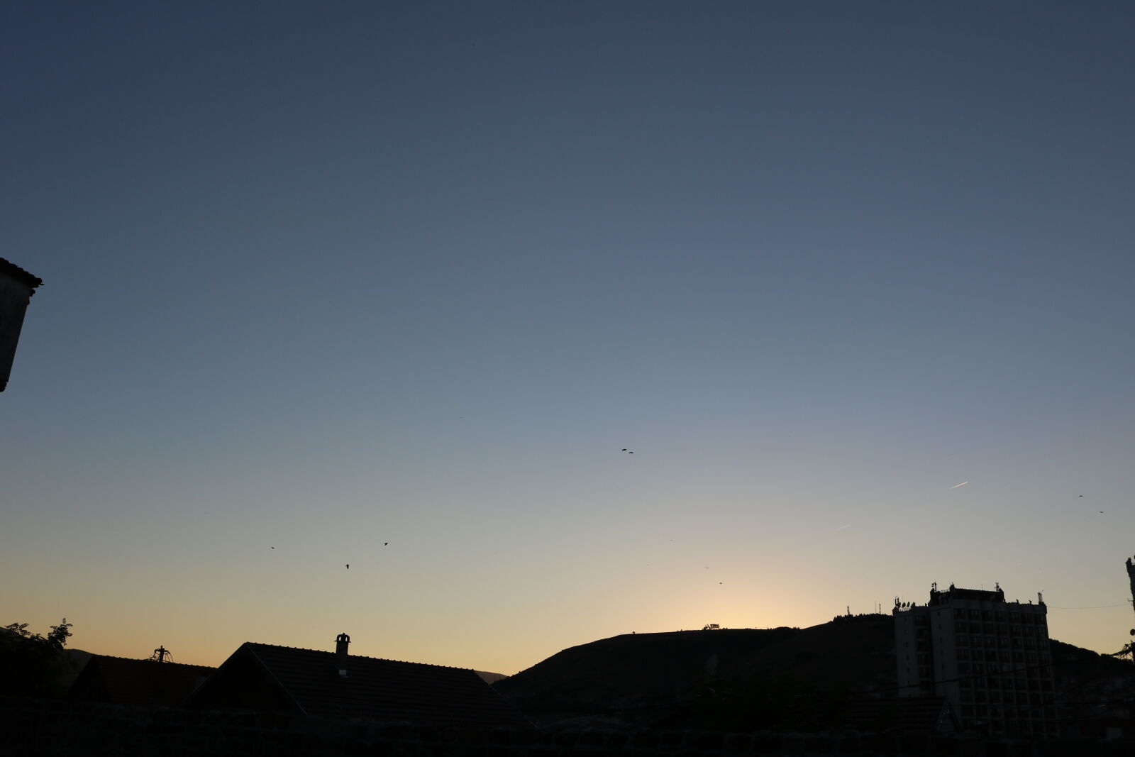 Canon EOS 750D (EOS Rebel T6i / EOS Kiss X8i) sample photo. Beautiful, blue, blue, skies photography