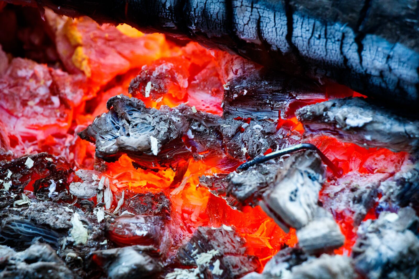 Canon EF-S 18-135mm F3.5-5.6 IS USM sample photo. Fire, red, coals photography