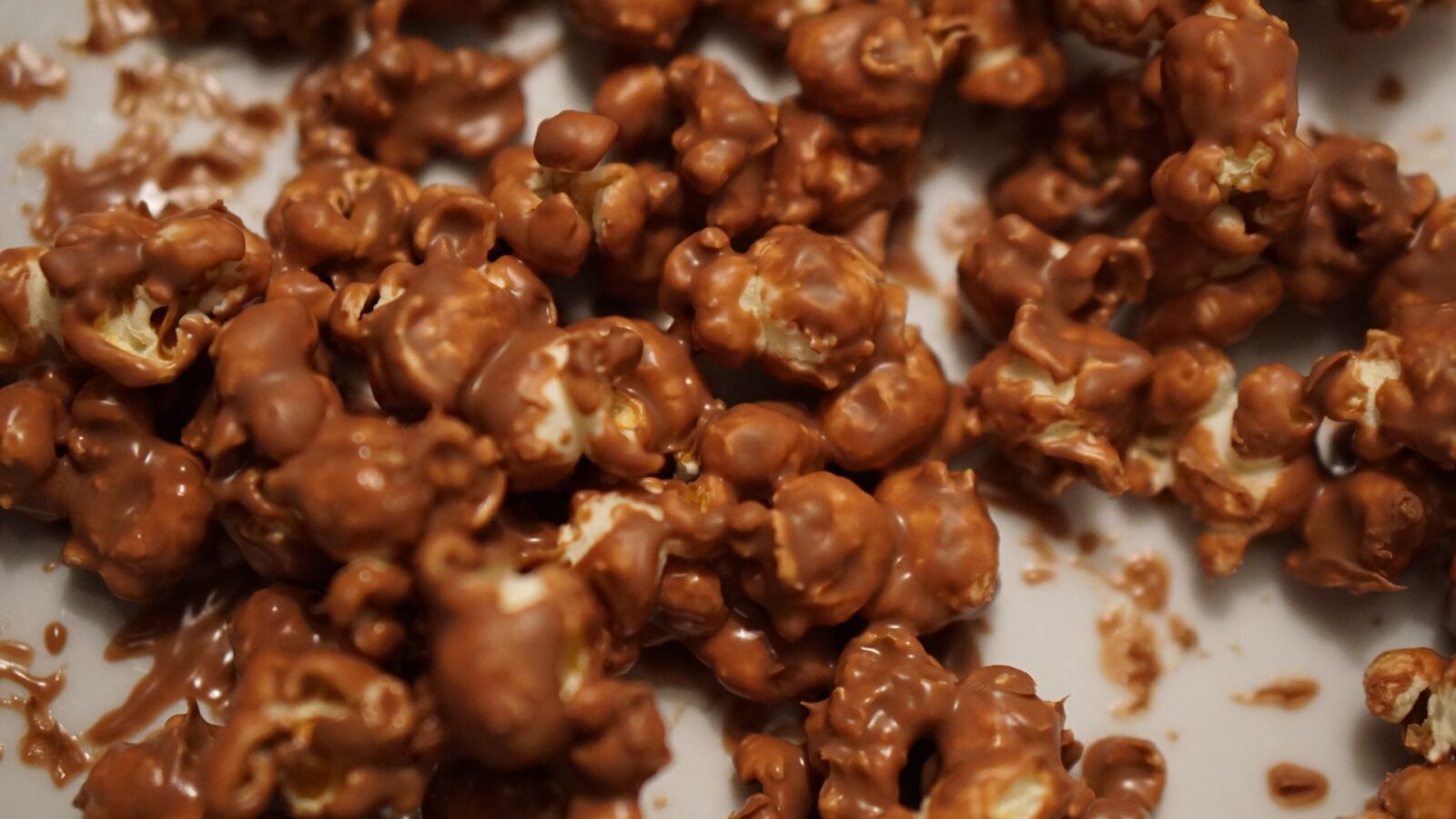 E 50mm F1.8 OSS sample photo. Popcorn, chocolate, dessert photography