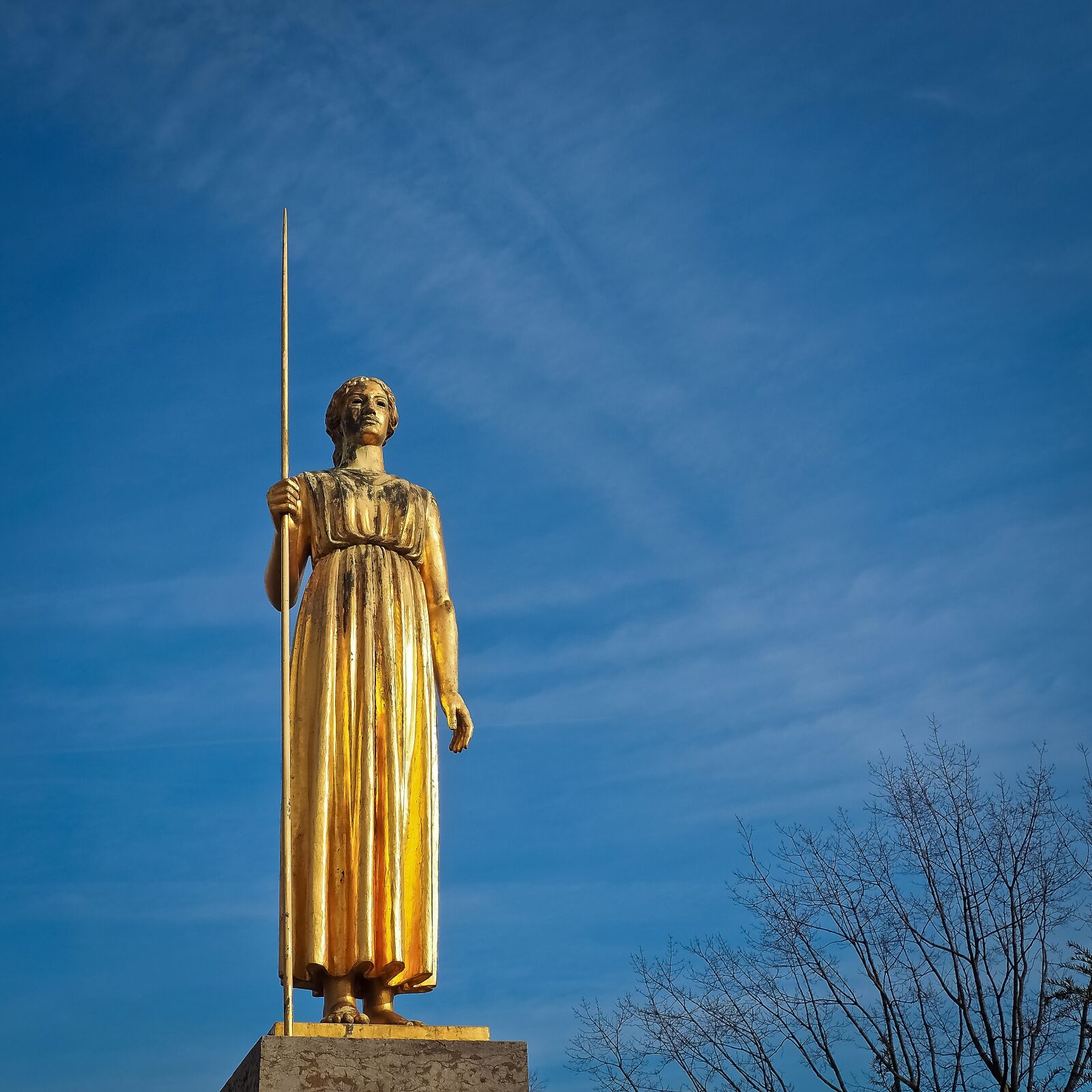 Olympus OM-D E-M10 sample photo. Statue, golden, sculpture photography