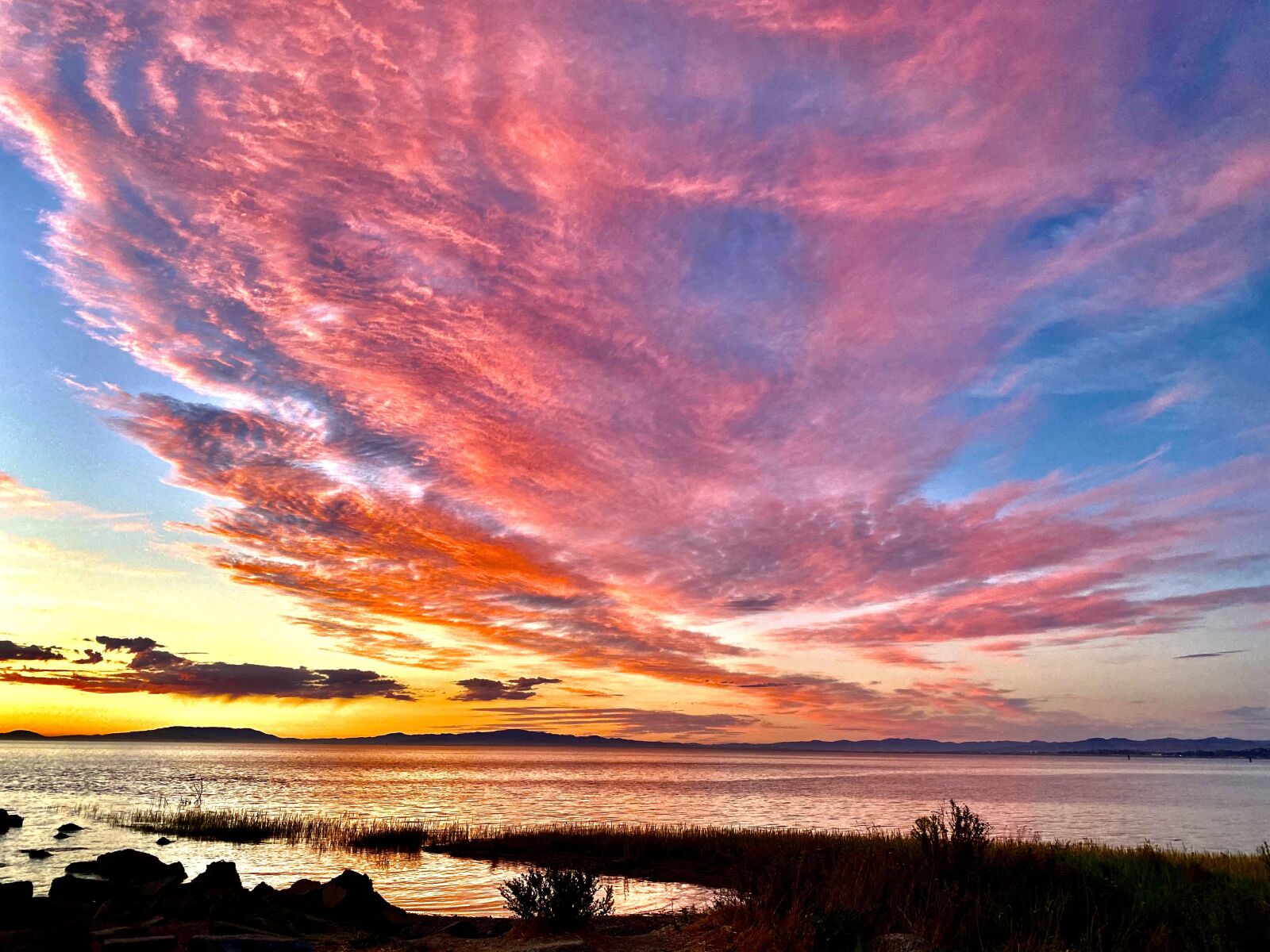 iPhone 11 Pro Max back triple camera 4.25mm f/1.8 sample photo. Sky, sunset, beach photography