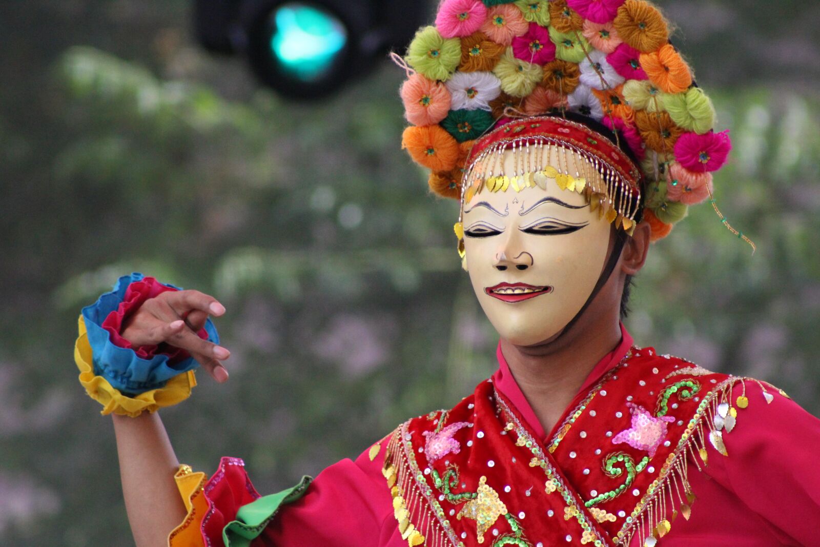 Canon EF 75-300mm f/4-5.6 sample photo. Folklore, mask, dancer photography