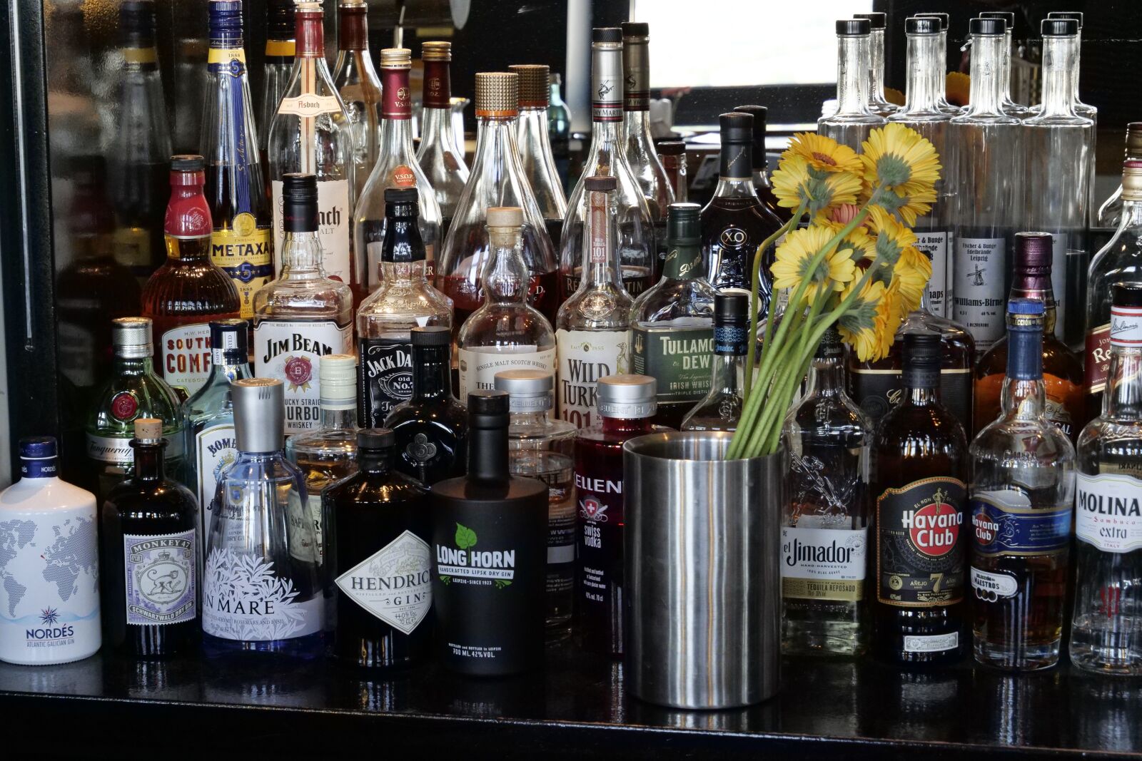 Panasonic Lumix DC-G9 sample photo. Bottle, glass, beverages photography