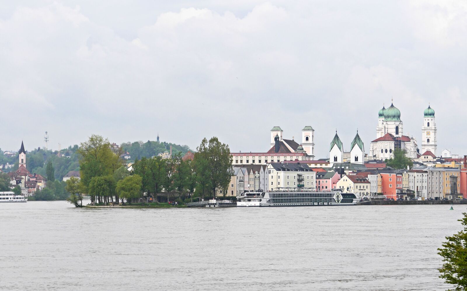 Panasonic Lumix DMC-GH3 sample photo. Passau, historic center, peninsula photography