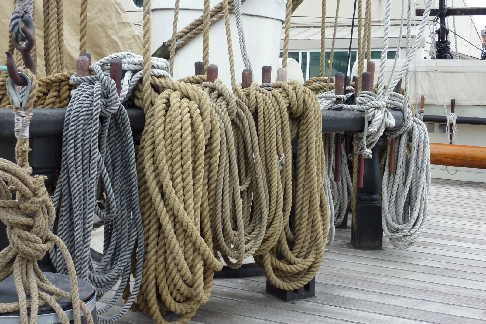 Panasonic DMC-TZ7 sample photo. Cordage, twisted ropes, sailing photography
