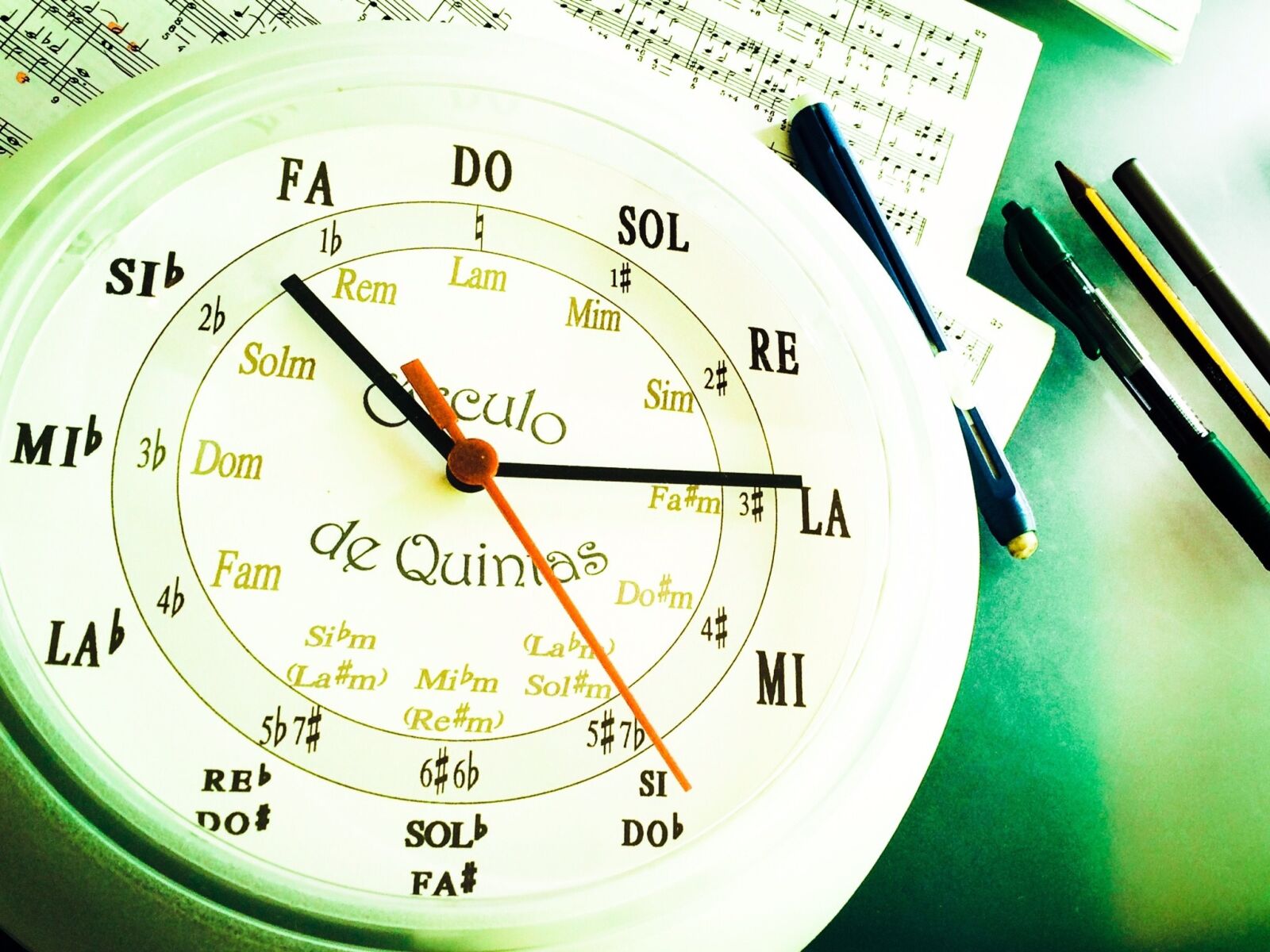 iPhone 5s back camera 4.15mm f/2.2 sample photo. Music, circle of fifths photography