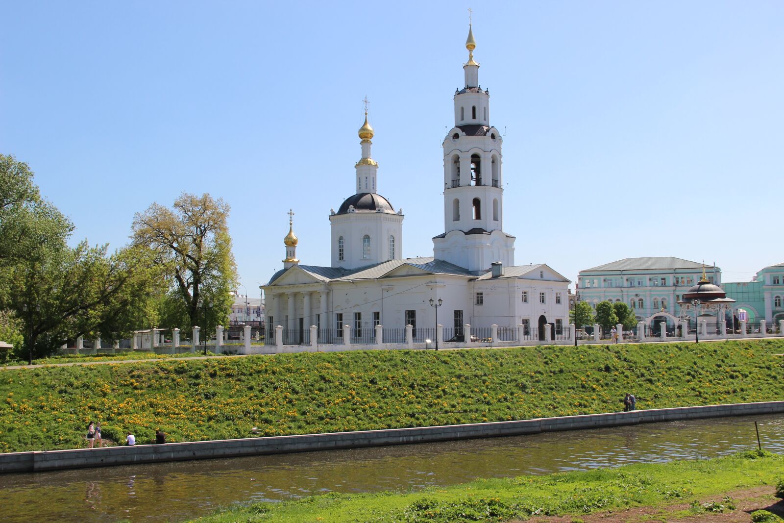 Canon EOS 600D (Rebel EOS T3i / EOS Kiss X5) sample photo. Cathedral, church, dome of photography