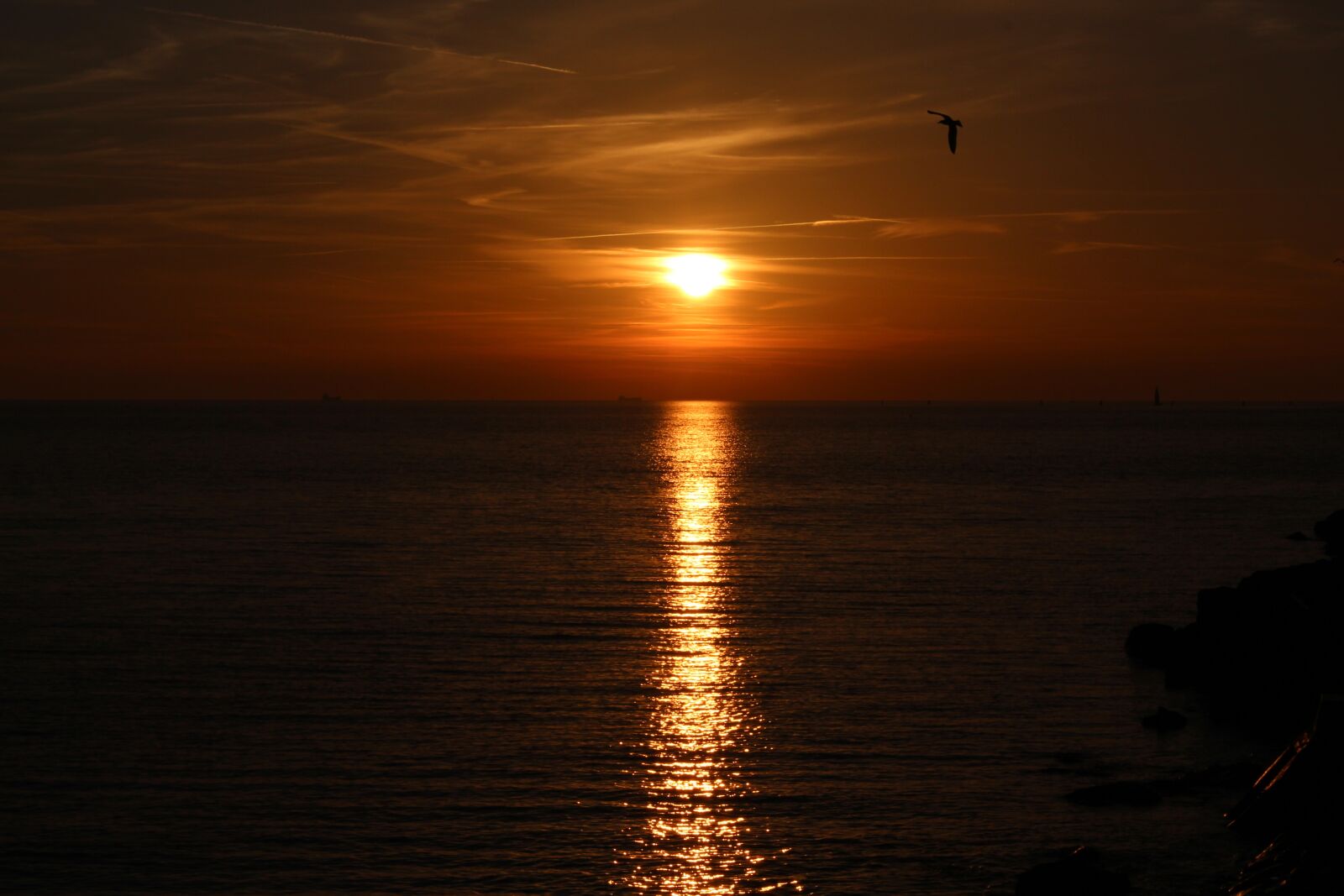 Canon EOS 700D (EOS Rebel T5i / EOS Kiss X7i) sample photo. Sunset, red, sea photography