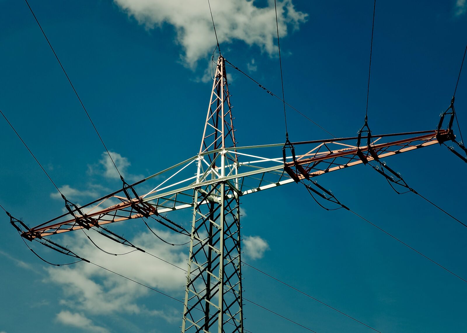 Olympus OM-D E-M10 sample photo. Current, strommast, power line photography