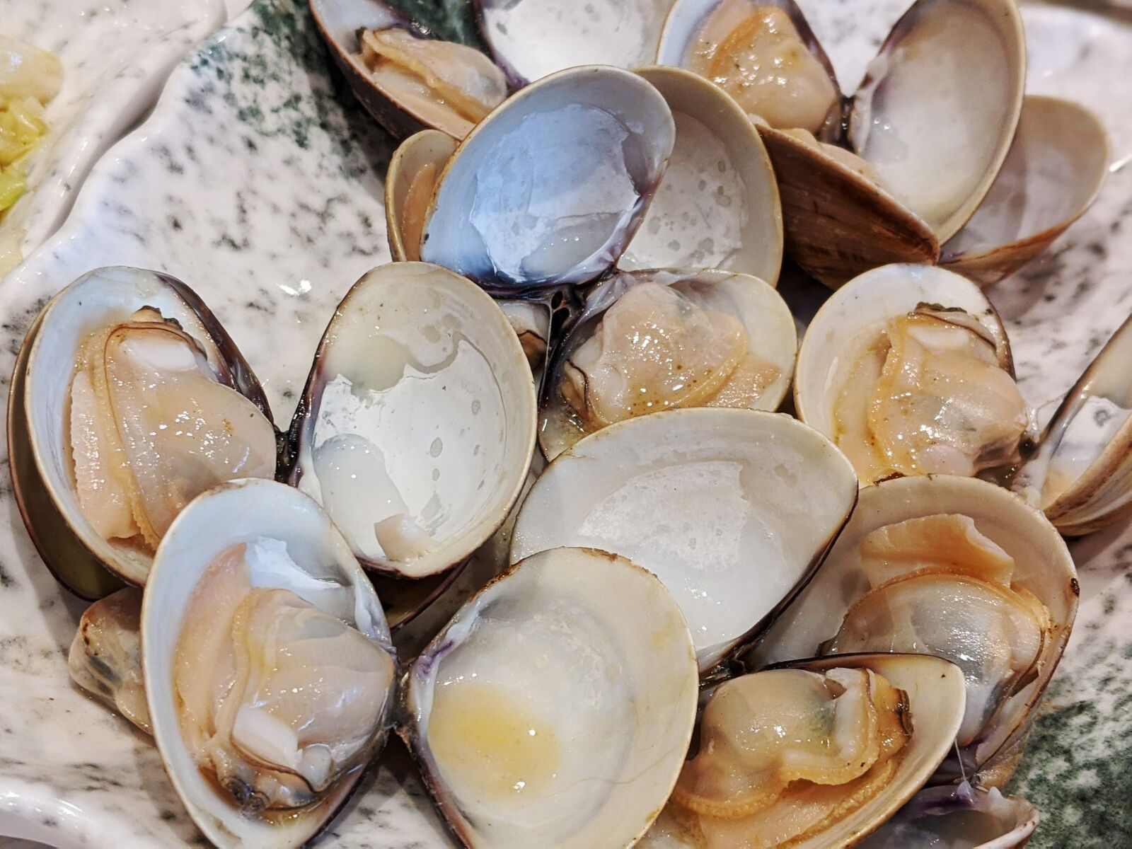 Google Pixel 3a sample photo. Shellfish, cooking, food photography
