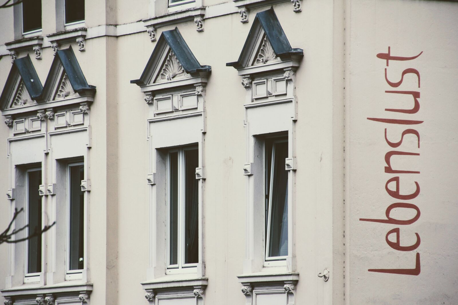 Canon EOS 60D sample photo. Lust for life, facade photography