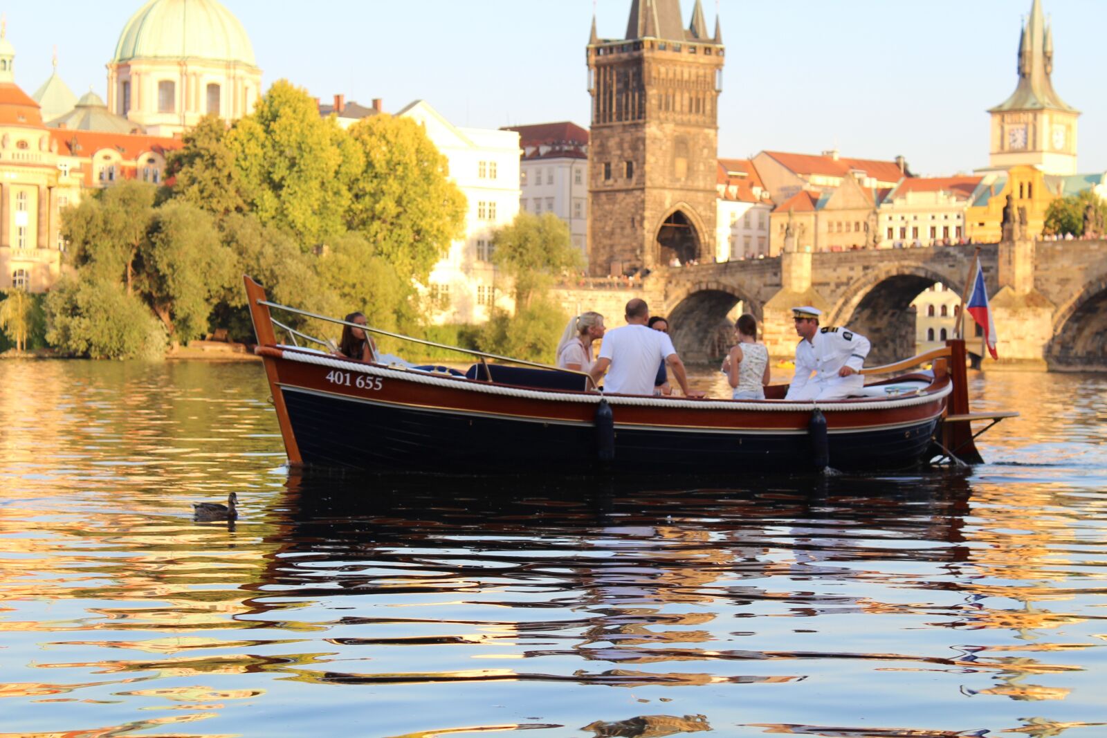 Canon EOS 1300D (EOS Rebel T6 / EOS Kiss X80) sample photo. Prague, river, rowboat photography