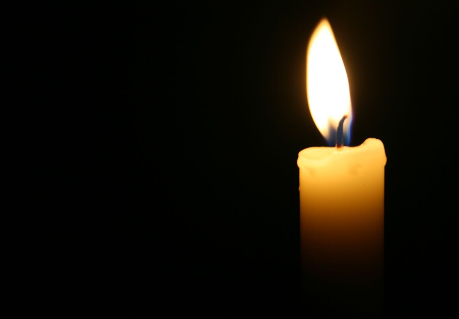 Canon EOS 400D (EOS Digital Rebel XTi / EOS Kiss Digital X) sample photo. Candle, light, dark photography