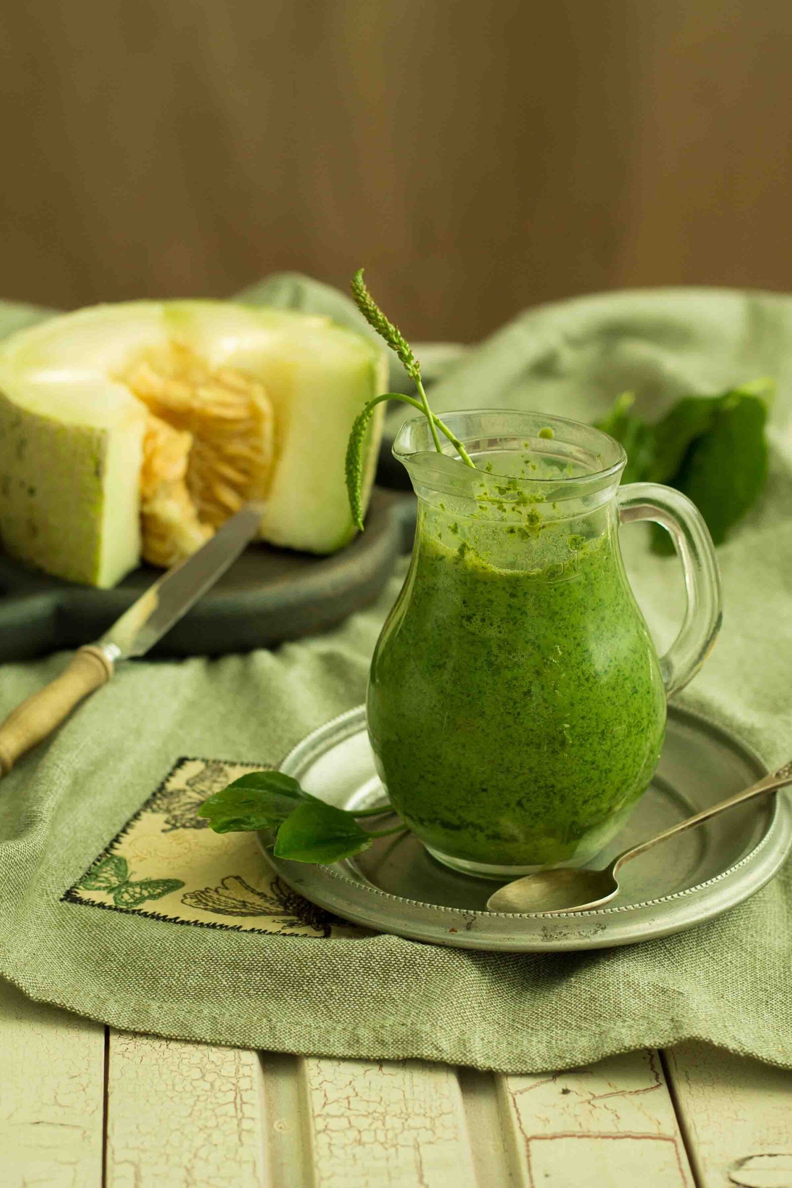 Canon EOS 1100D (EOS Rebel T3 / EOS Kiss X50) + Canon EF 50mm F1.8 II sample photo. Smoothie, pitcher, melon photography