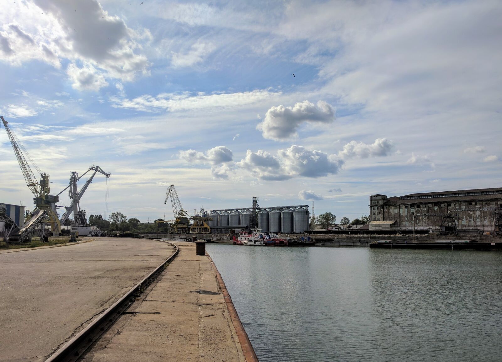 LG Nexus 5X sample photo. Port, danube, galati photography