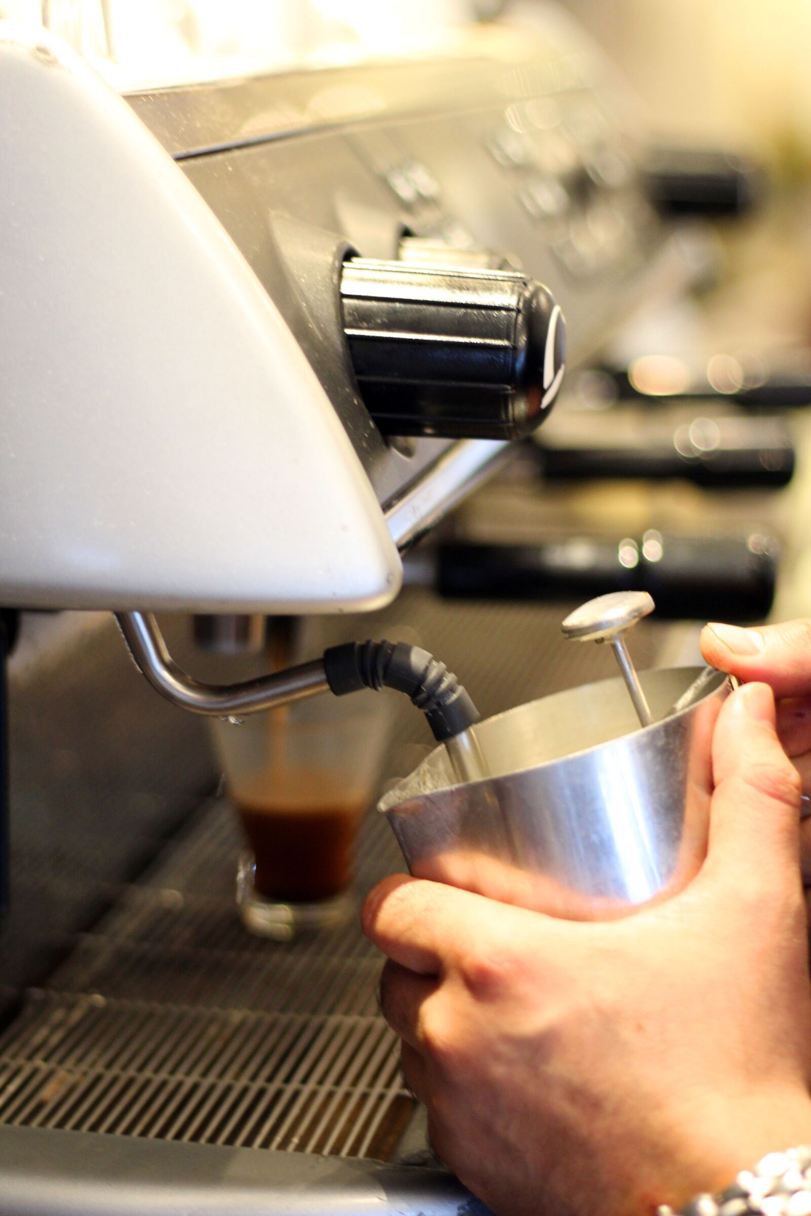 Canon EOS 60D + Canon EF 50mm F1.8 STM sample photo. Coffee, latte, cappuccino photography