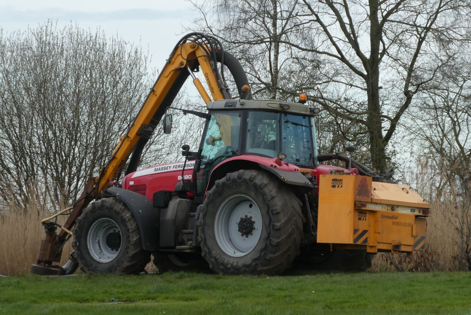 Panasonic Lumix DC-ZS70 (Lumix DC-TZ90) sample photo. Excavators, tractor, equipment photography