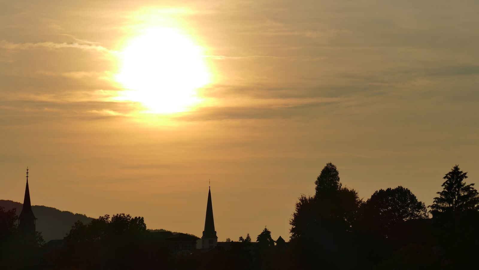Panasonic Lumix DMC-FZ1000 sample photo. Mosel, sunset, city photography
