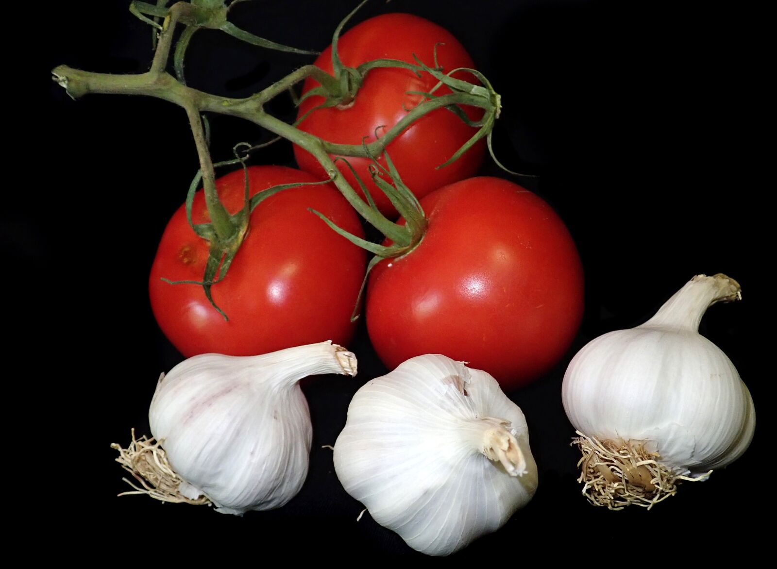 Olympus TG-5 sample photo. Vegetables, tomatoes, garlic photography