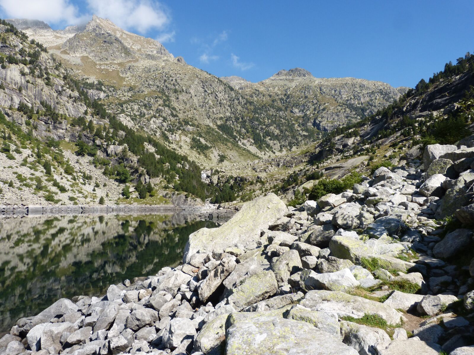Panasonic DMC-FZ62 sample photo. Lake, round dish, pyrenees photography