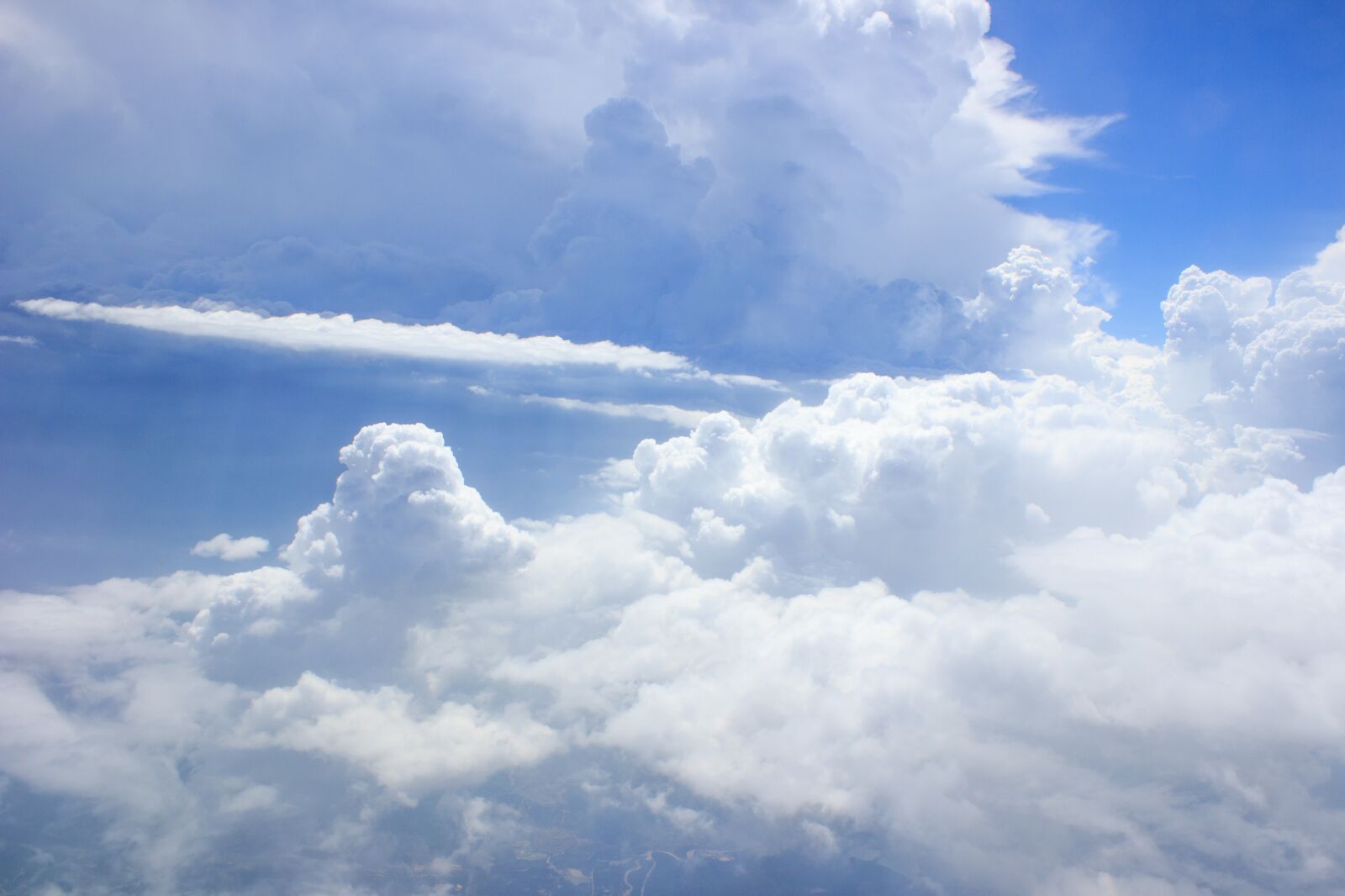 Canon EOS 600D (Rebel EOS T3i / EOS Kiss X5) sample photo. Clouds, heavy, breathtaking photography