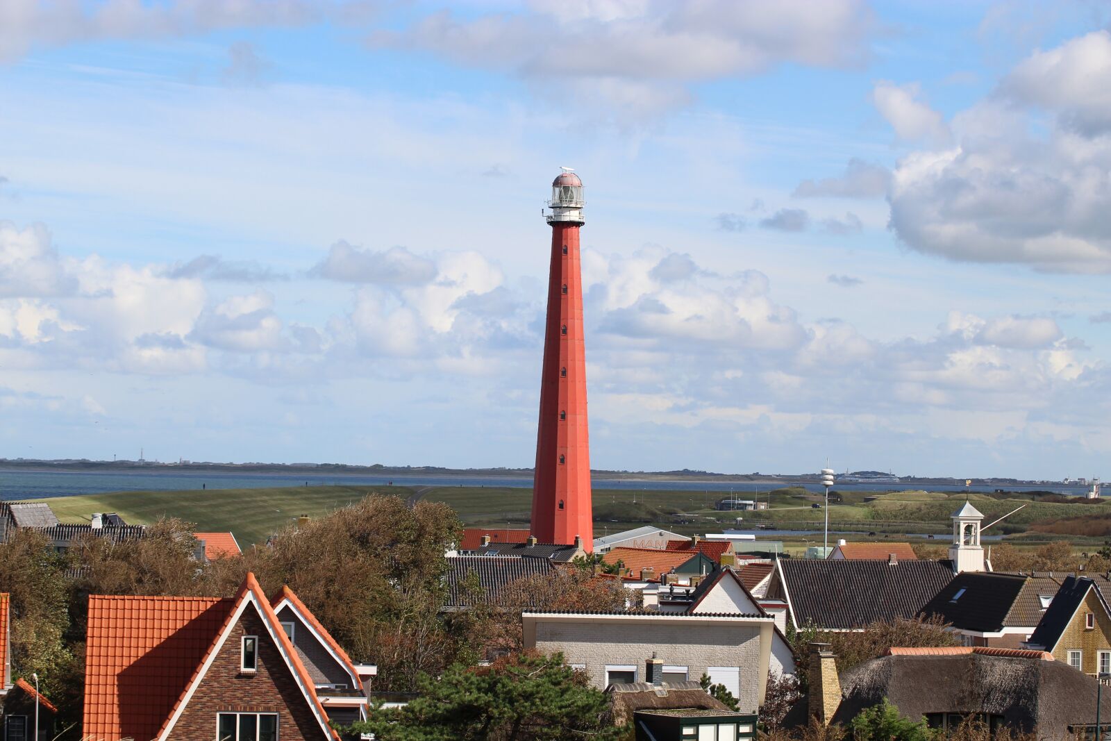 Canon EOS 1300D (EOS Rebel T6 / EOS Kiss X80) sample photo. Lighthouse, north sea, coast photography