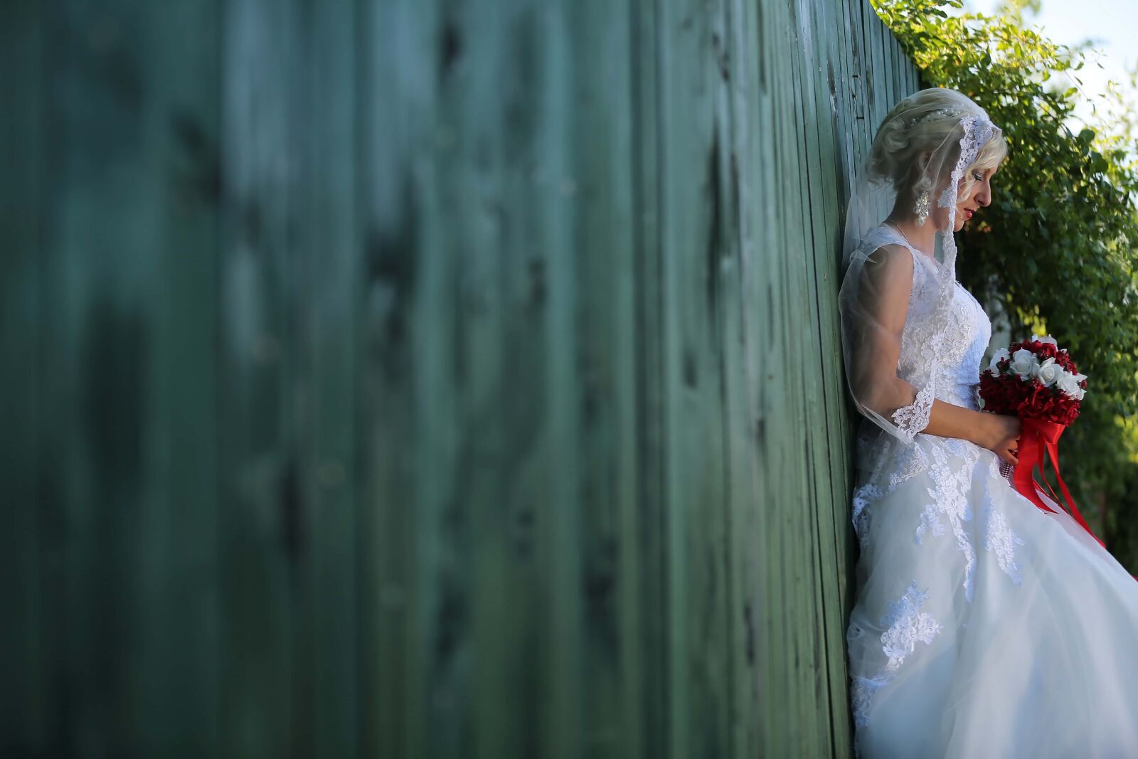 Canon EF 70-200mm F2.8L IS II USM sample photo. Think, bride, wedding bouquet photography