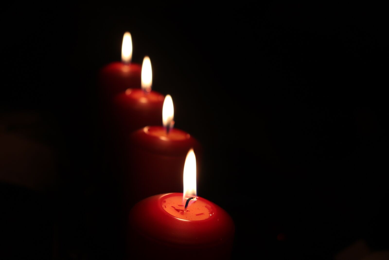 Canon EOS 77D (EOS 9000D / EOS 770D) sample photo. Candles, christmas, romance photography
