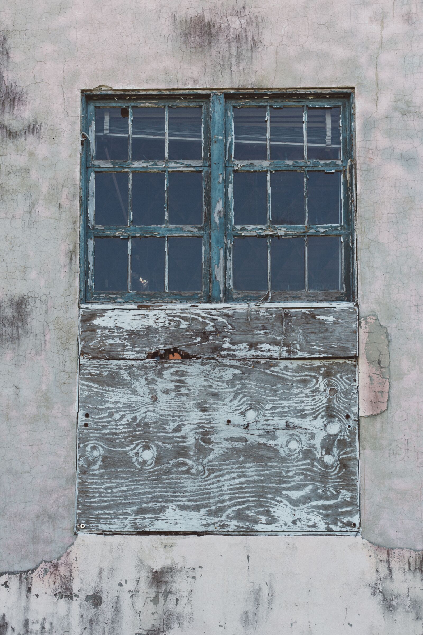 Canon EOS 6D + Canon EF 50mm F1.8 STM sample photo. Rustic, wall, windows photography