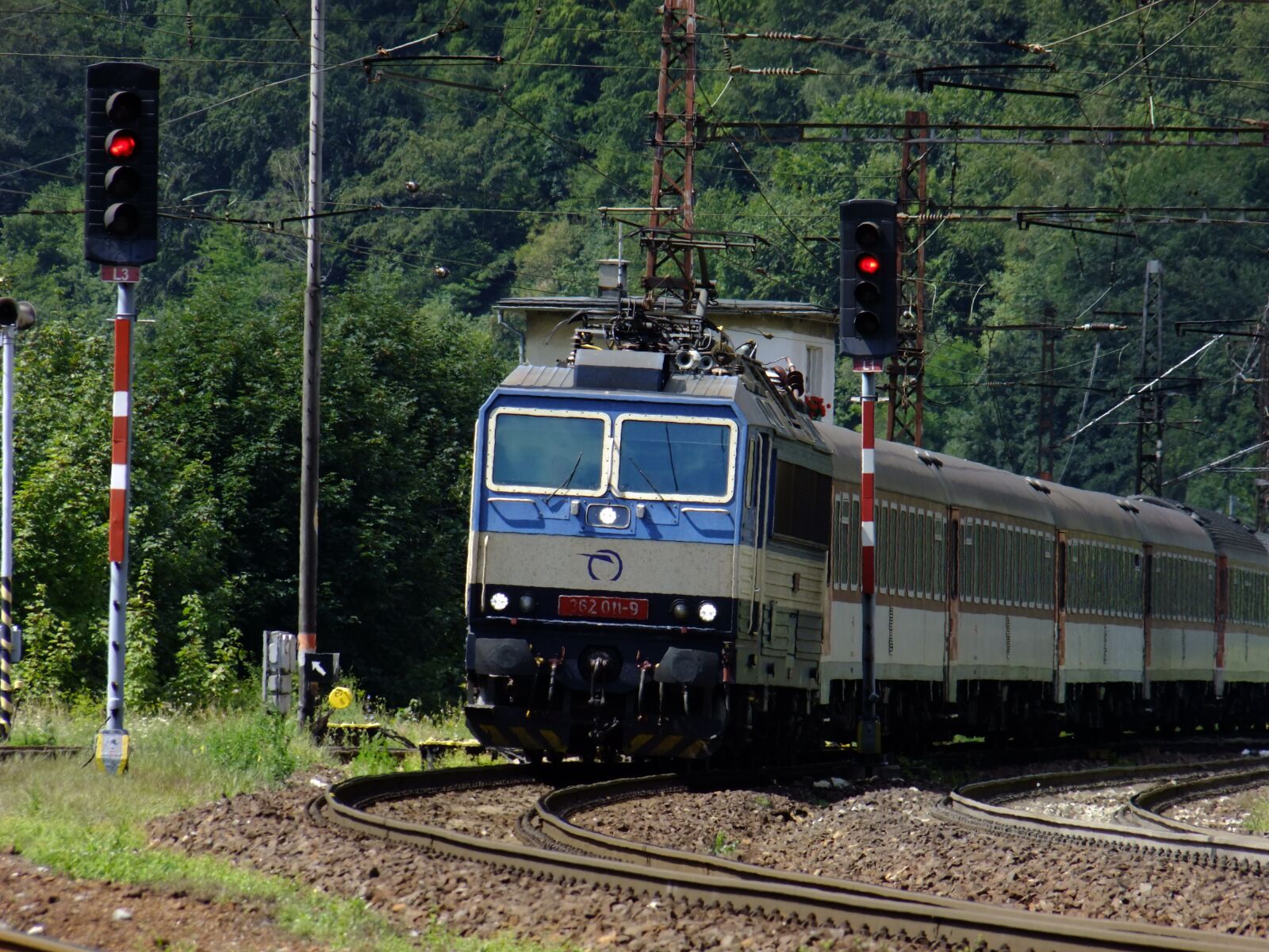 FujiFilm FinePix S200EXR (FinePix S205EXR) sample photo. Railway, train, the express photography